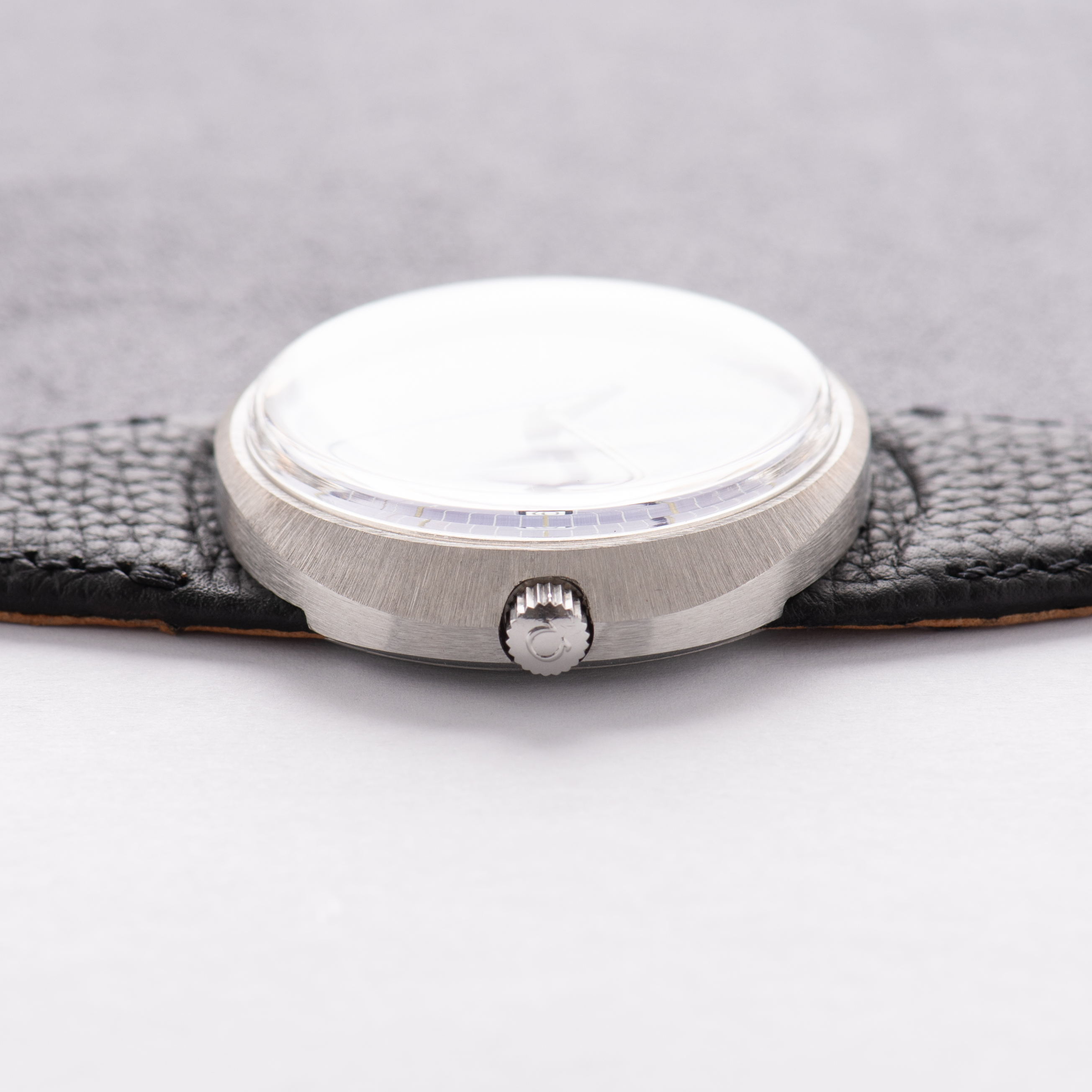 View of Omega Genève Dynamic Automatic Date Blue Dial from 1968 Ref 166.039