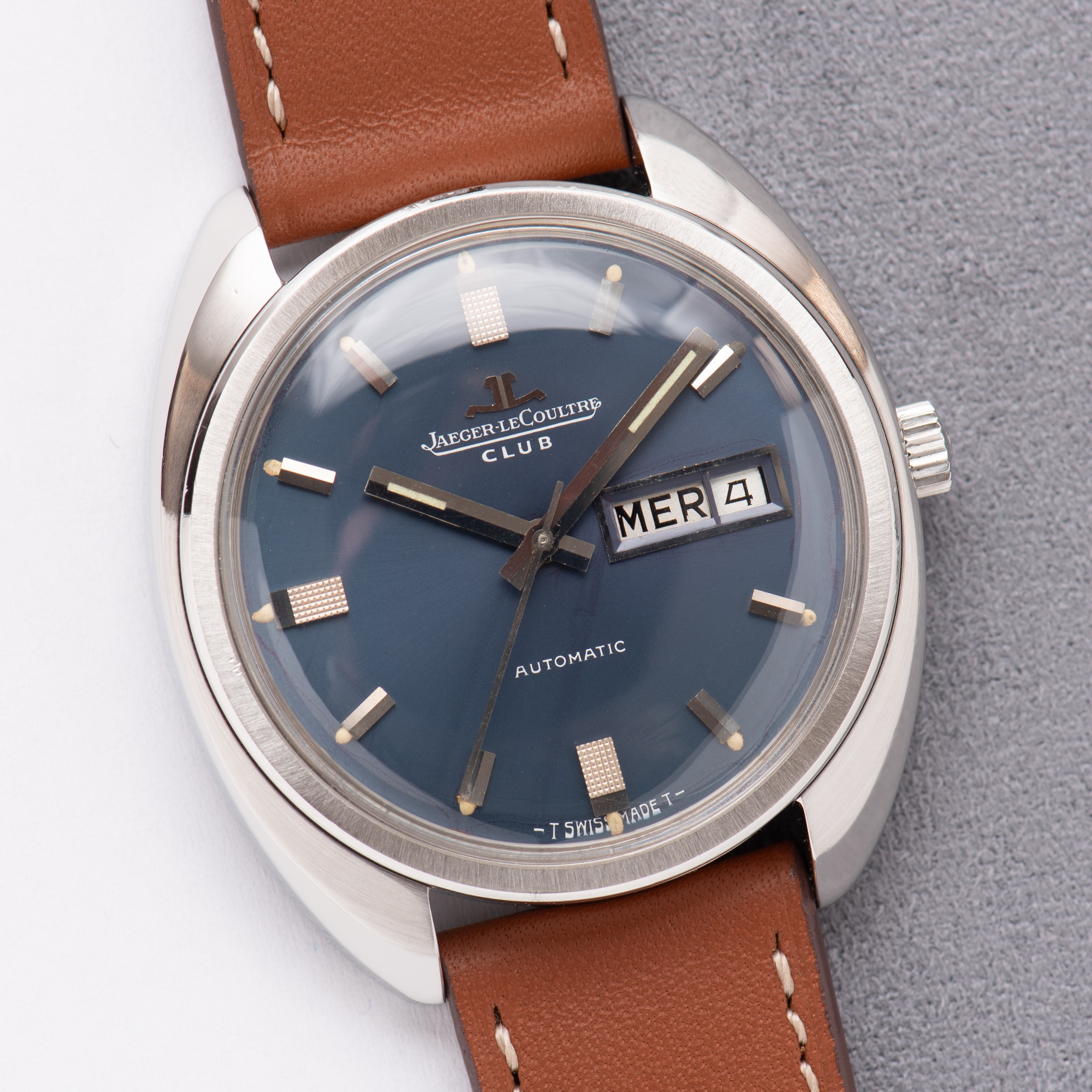 Vue de Jaeger-LeCoultre "Club" Automatic Blue Dial Day-date