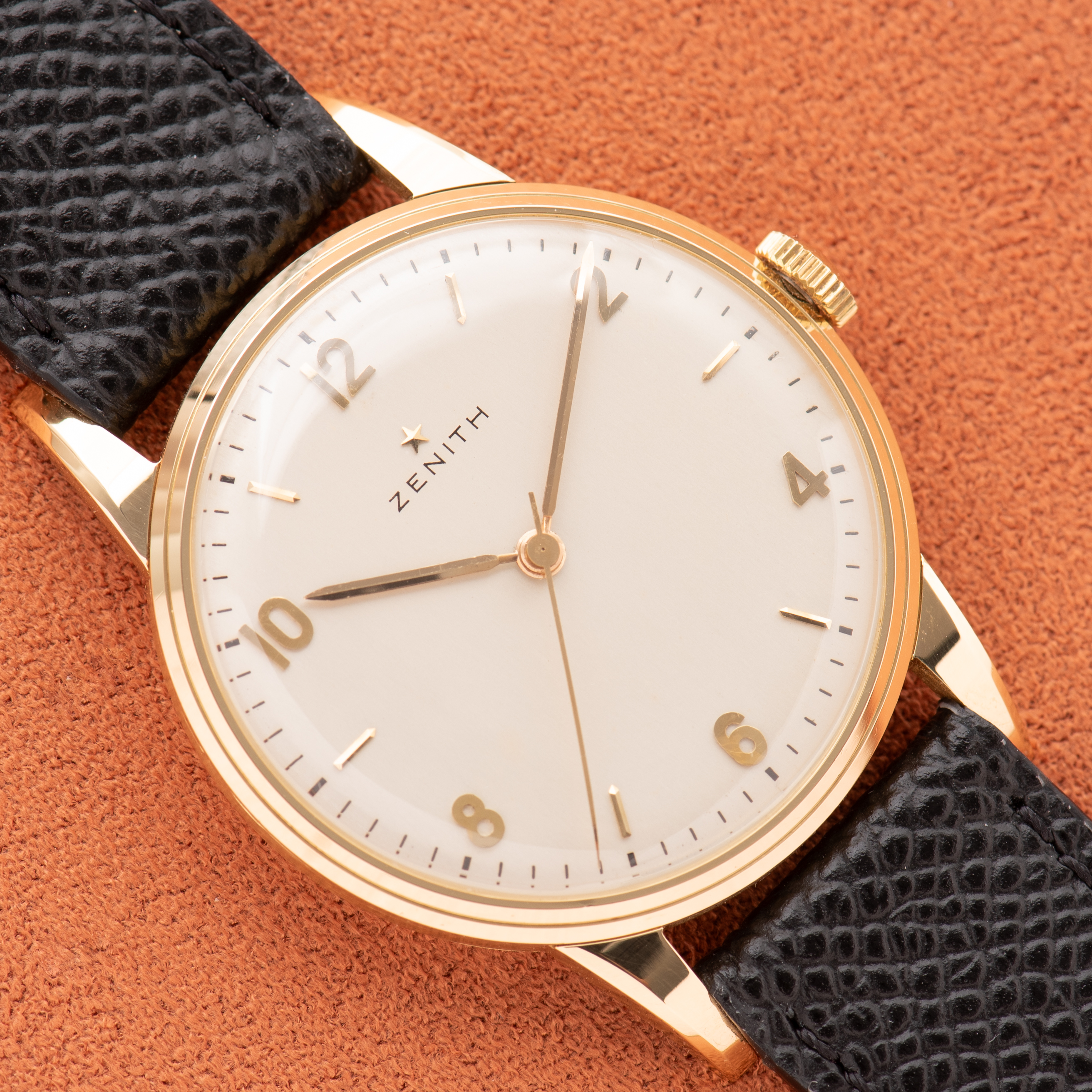 Zicht op Zenith Dress Watch "Calatrava" Gold 18k New Old Stock cal P50 from 1949