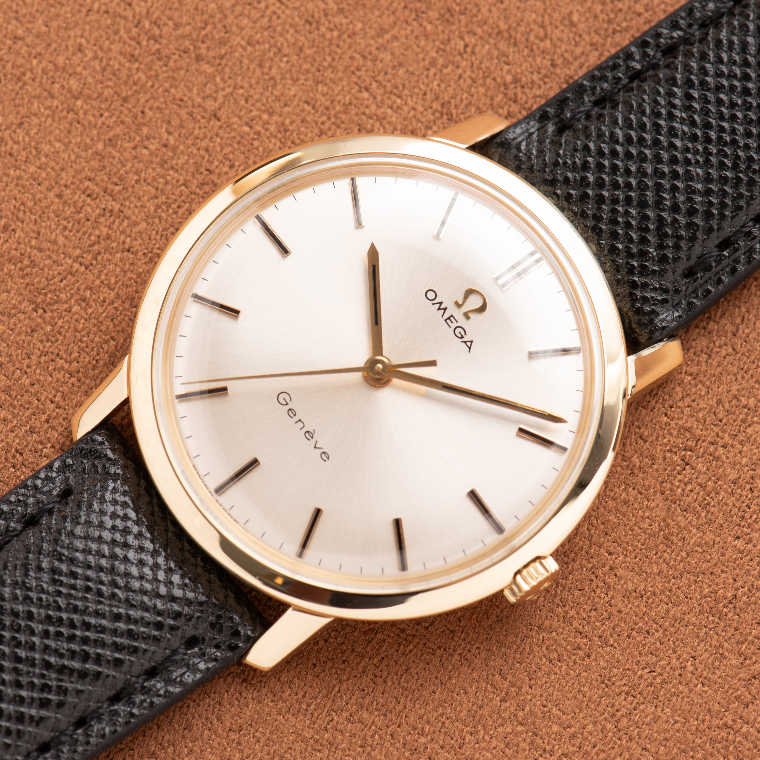 Vue de Omega Genève Dress Watch 14K Yellow Gold With Box Réf 131.021SP from 1969