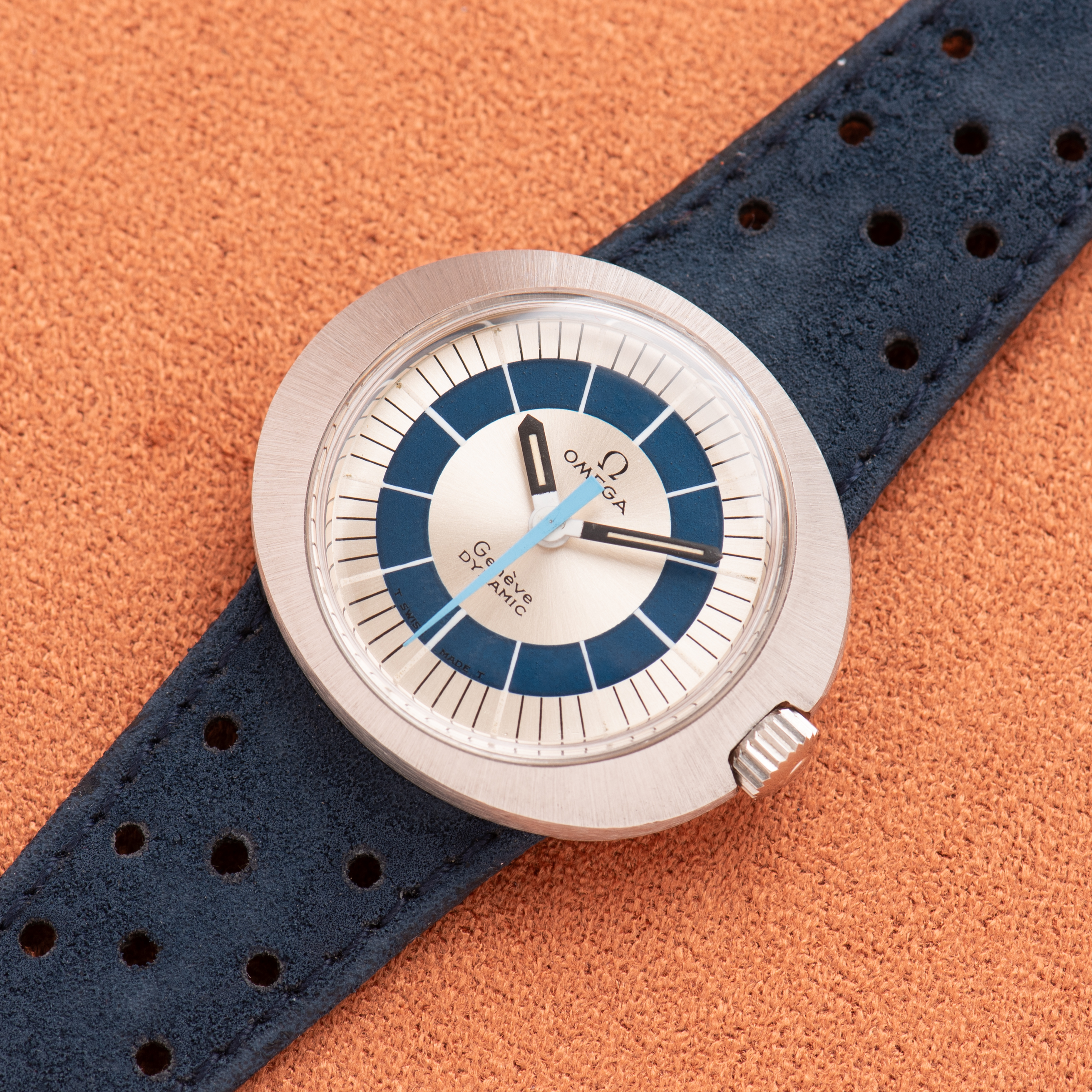 Vue de Omega Genève Dynamic Woman Mécanique Date Blue dial Réf 566.015 from 1968