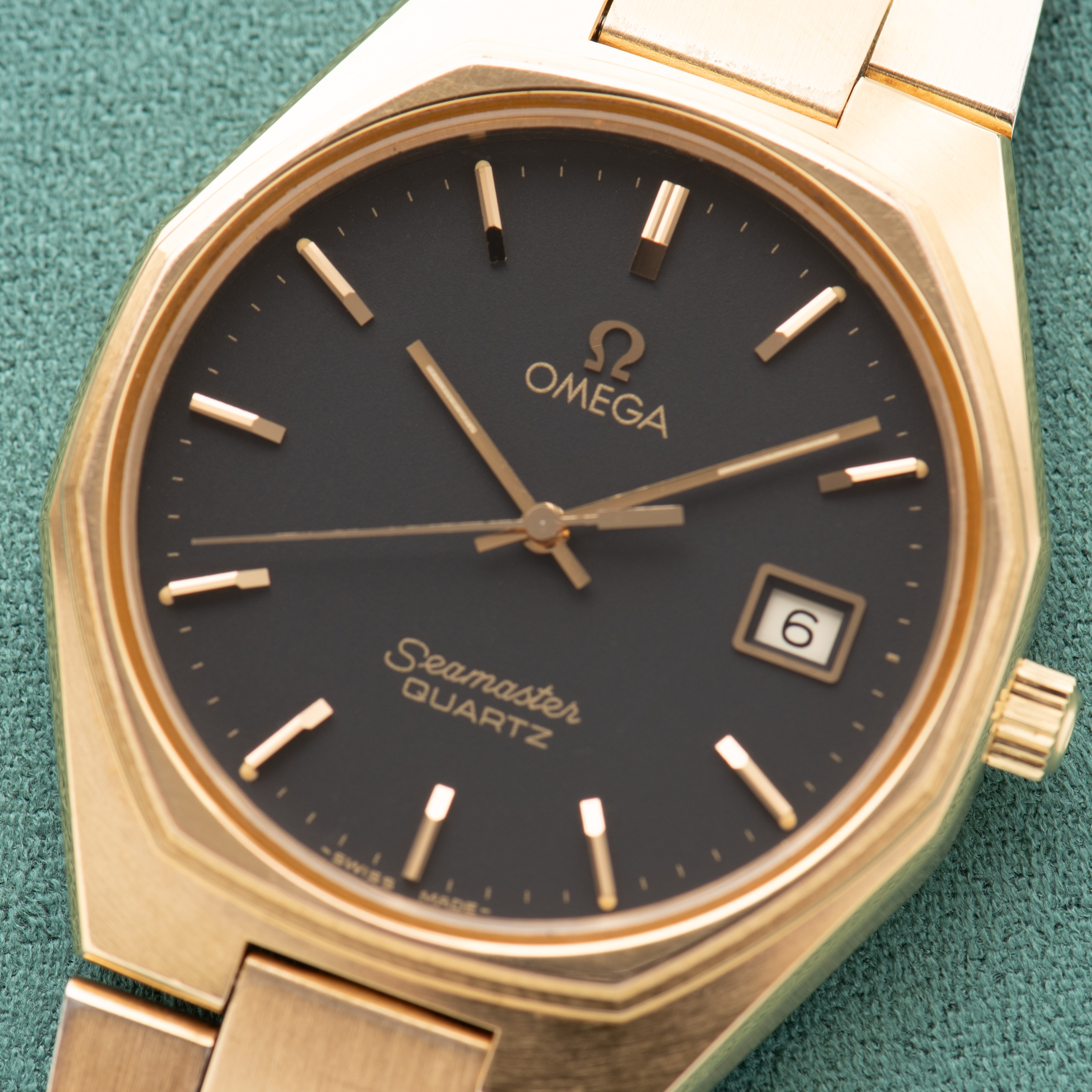 View of Omega Seamaster Quartz Black Mat Dial Réf 1960128 from 1979