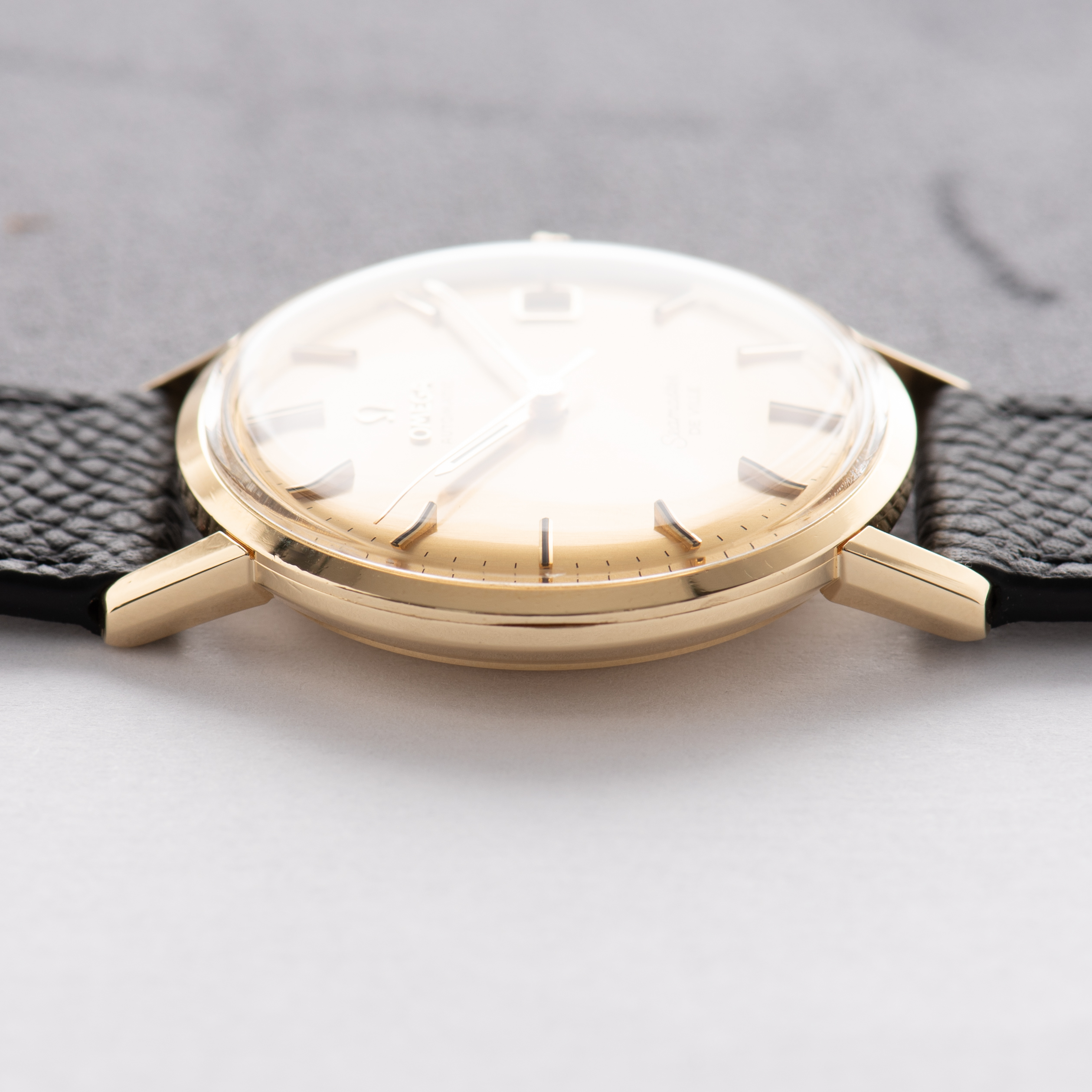 Zicht op Omega Seamaster De Ville Automatic OM Dial 18K Réf 166.020 from 1967