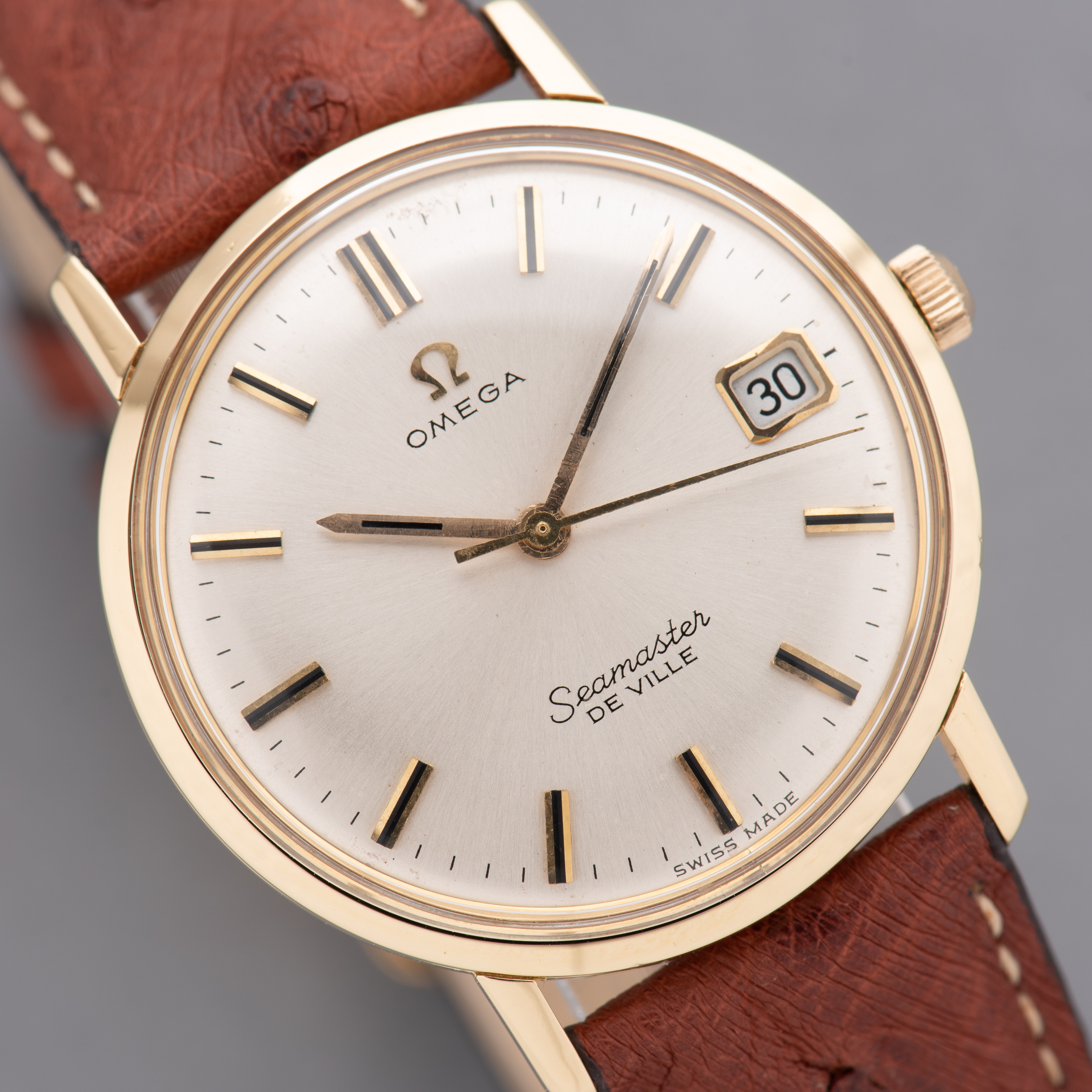 Zicht op Omega Seamaster De Ville Date Gold 18k uit 1966 ref 136.010
