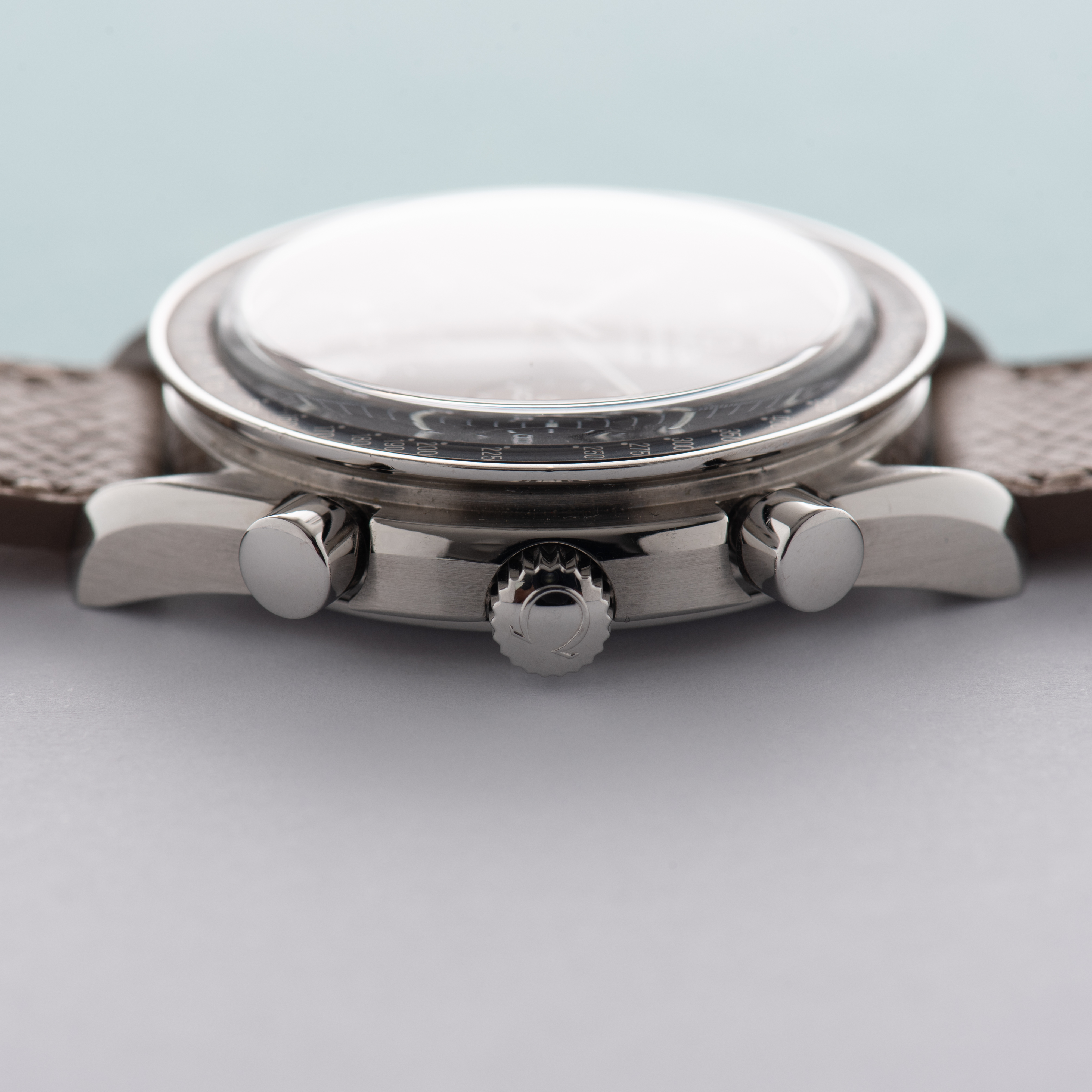 Vue de Oméga Speedmaster Reduced Automatic réf 3539.50.00