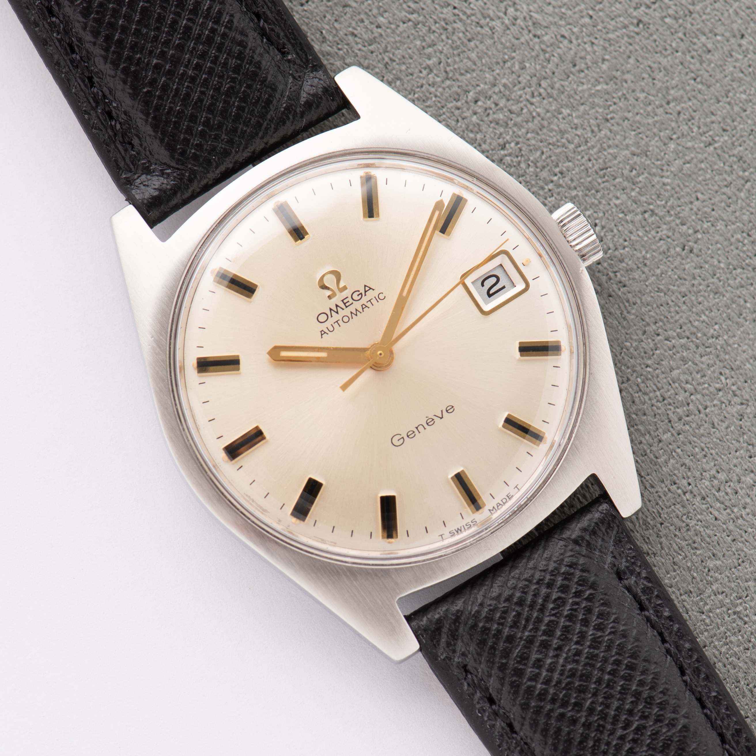 Zicht op Omega Automatic Genève Creme Dial réf 166.041 from 1968