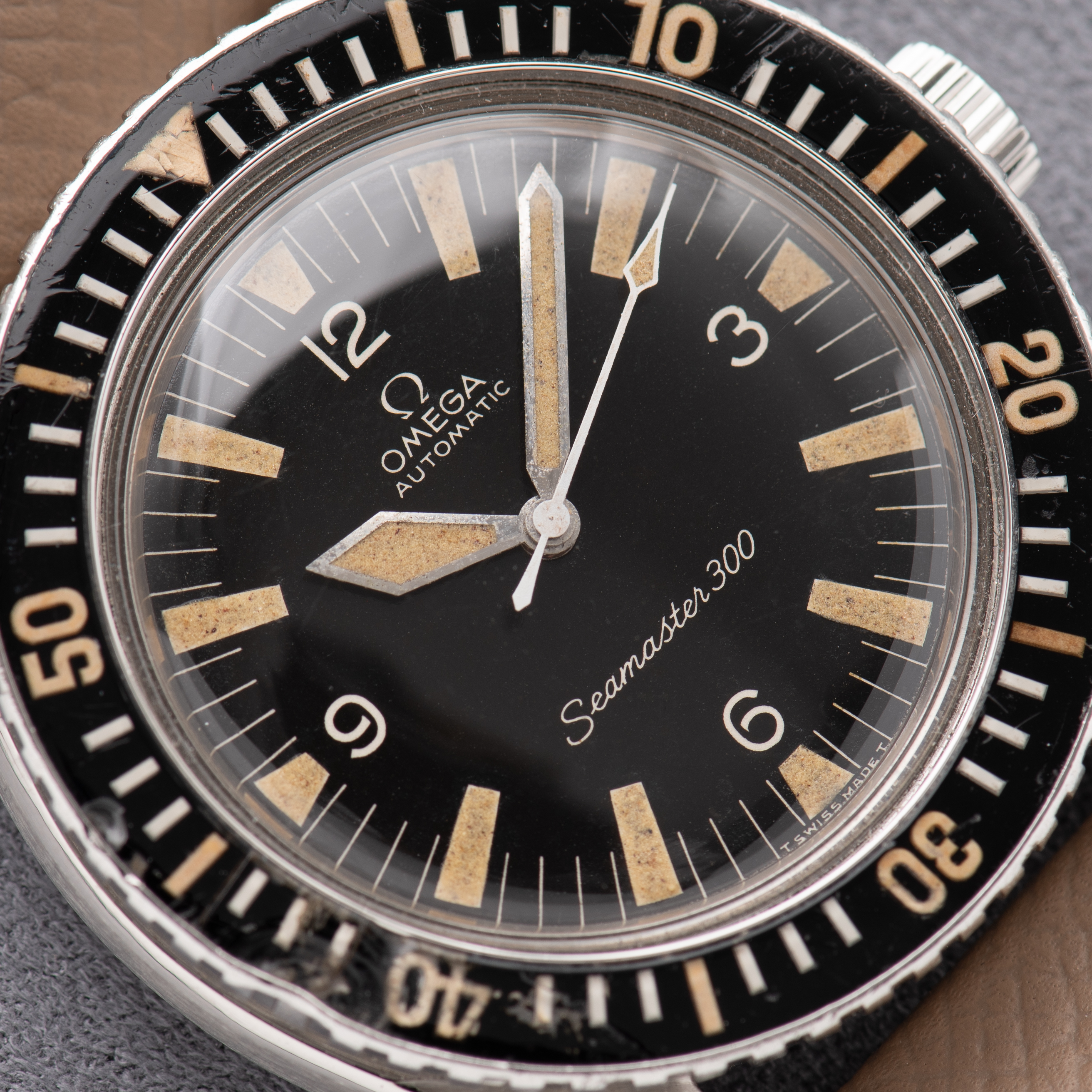 Vue de Omega Seamaster 300 Automatic HF Case Réf 165.024 from 1966