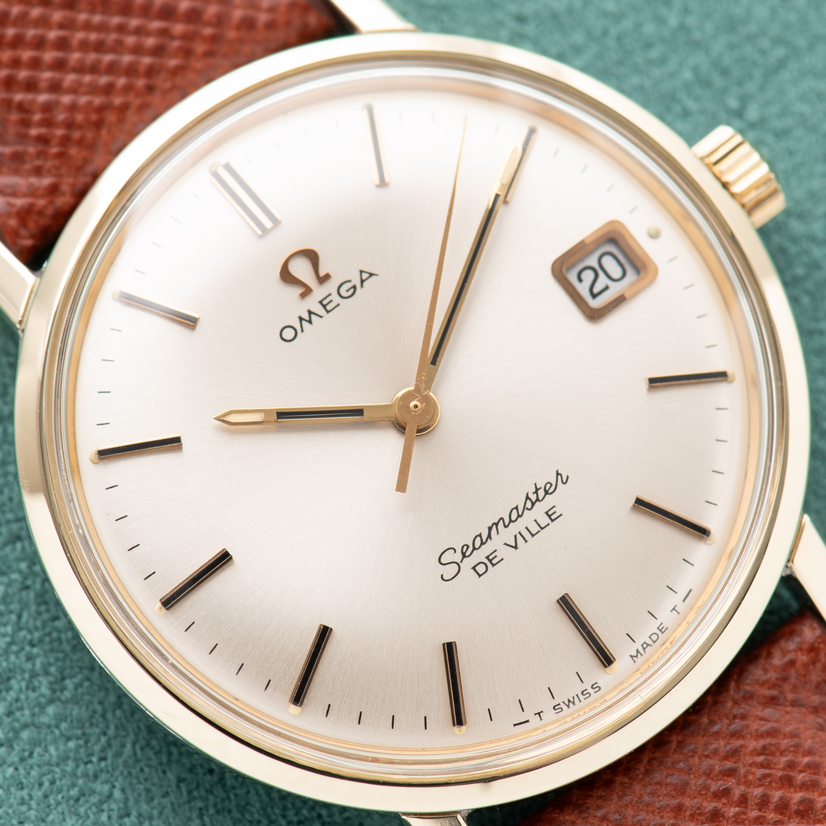 Vue de Omega Seamaster De Ville Date Gold/Steel Réf 136.020 SP cal 613 from 1969