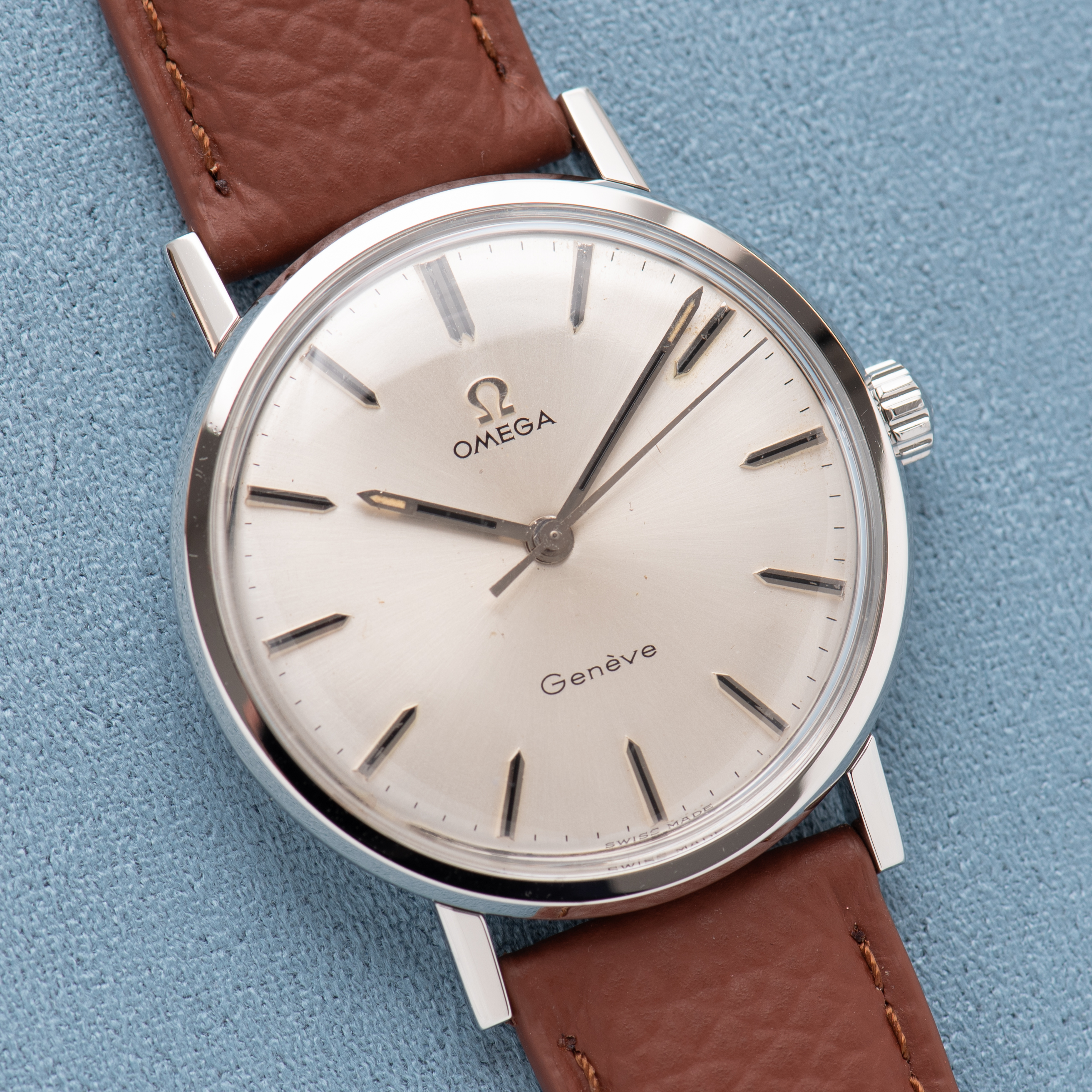 Zicht op Omega Dress Watch Centre Seconds Silver Dial ref 131.019 uit 1969