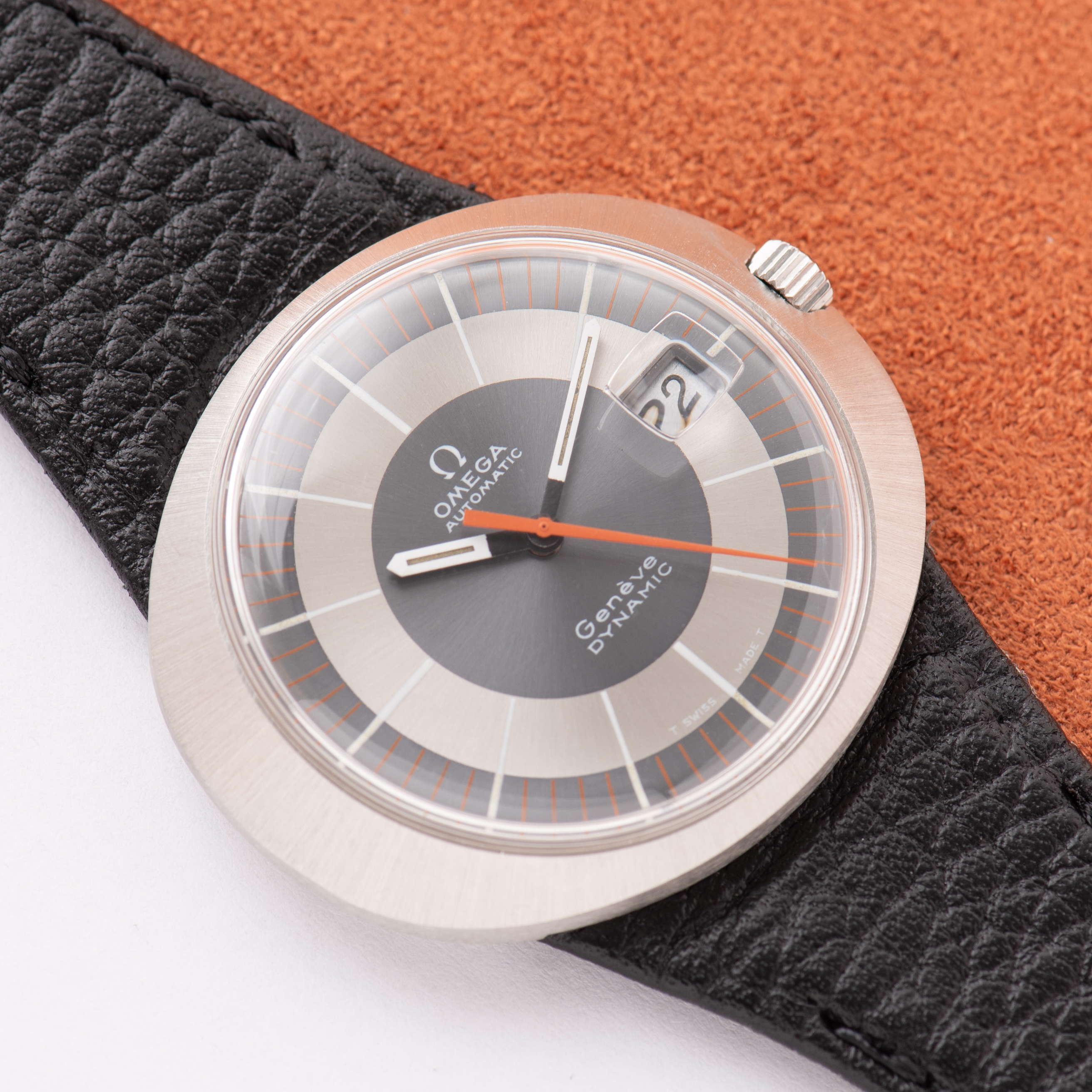 Zicht op Omega Geneva Dynamic Automatic Grey Dial vanaf 1072 Ref 166.039