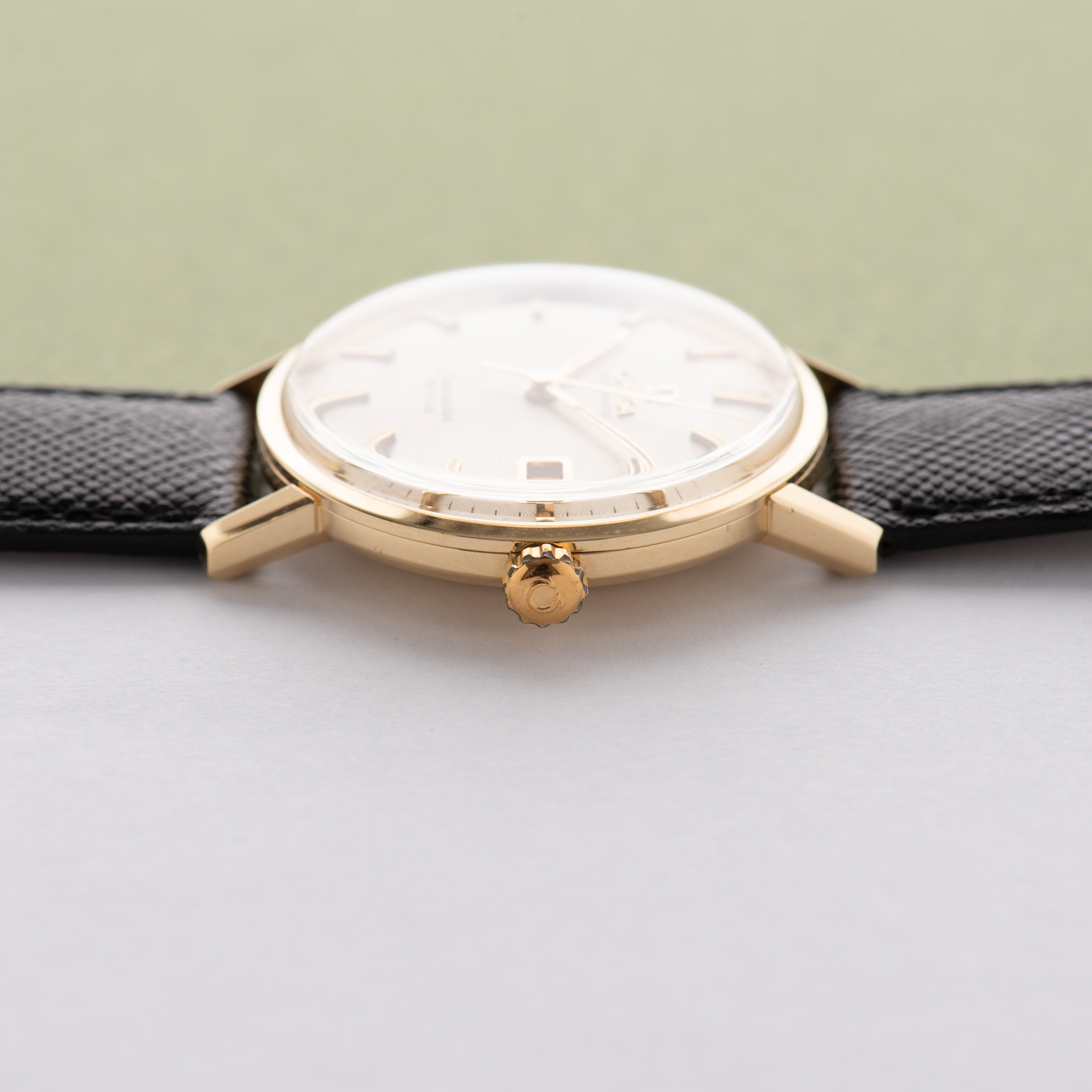 Vue de Omega Seamaster De Ville "Linen dial" réf 166.020 or 18K from 1963