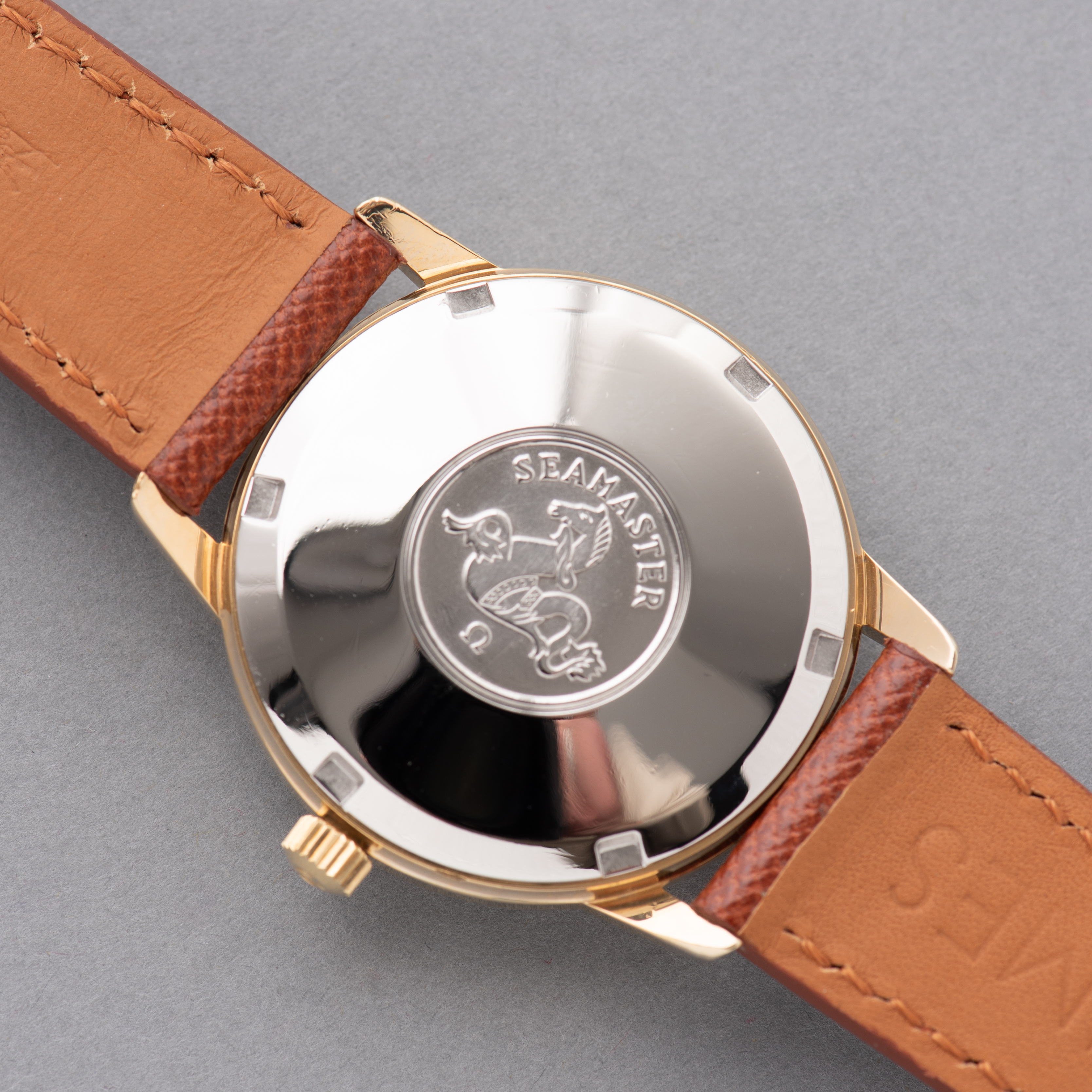 Zicht op Omega Seamaster Automatic Date Gold Plated from 1967 Ref 166.002