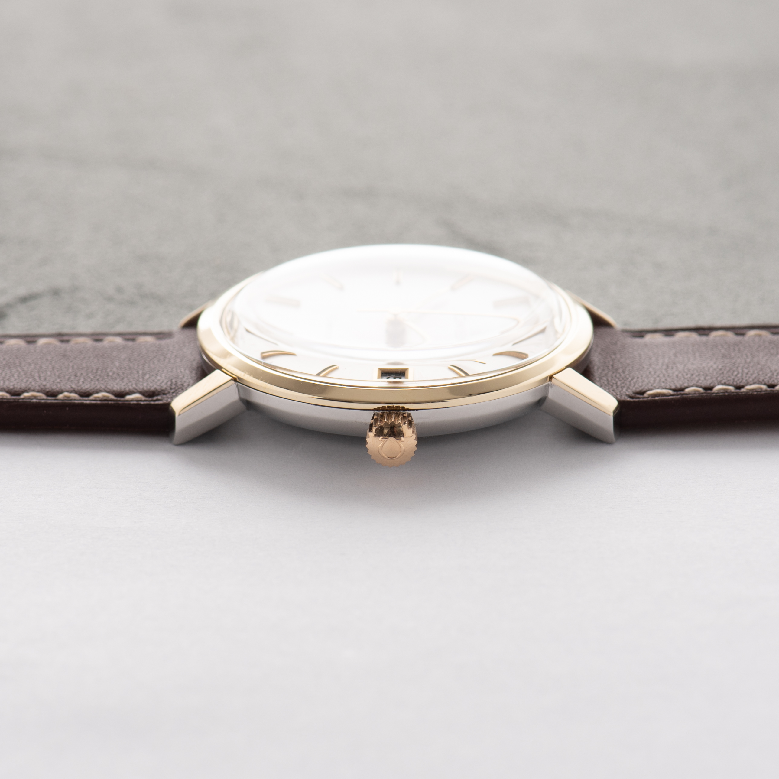 View of Omega Genève Date Gold/Steel Rare Monobloc Réf 136.9020 from 1975