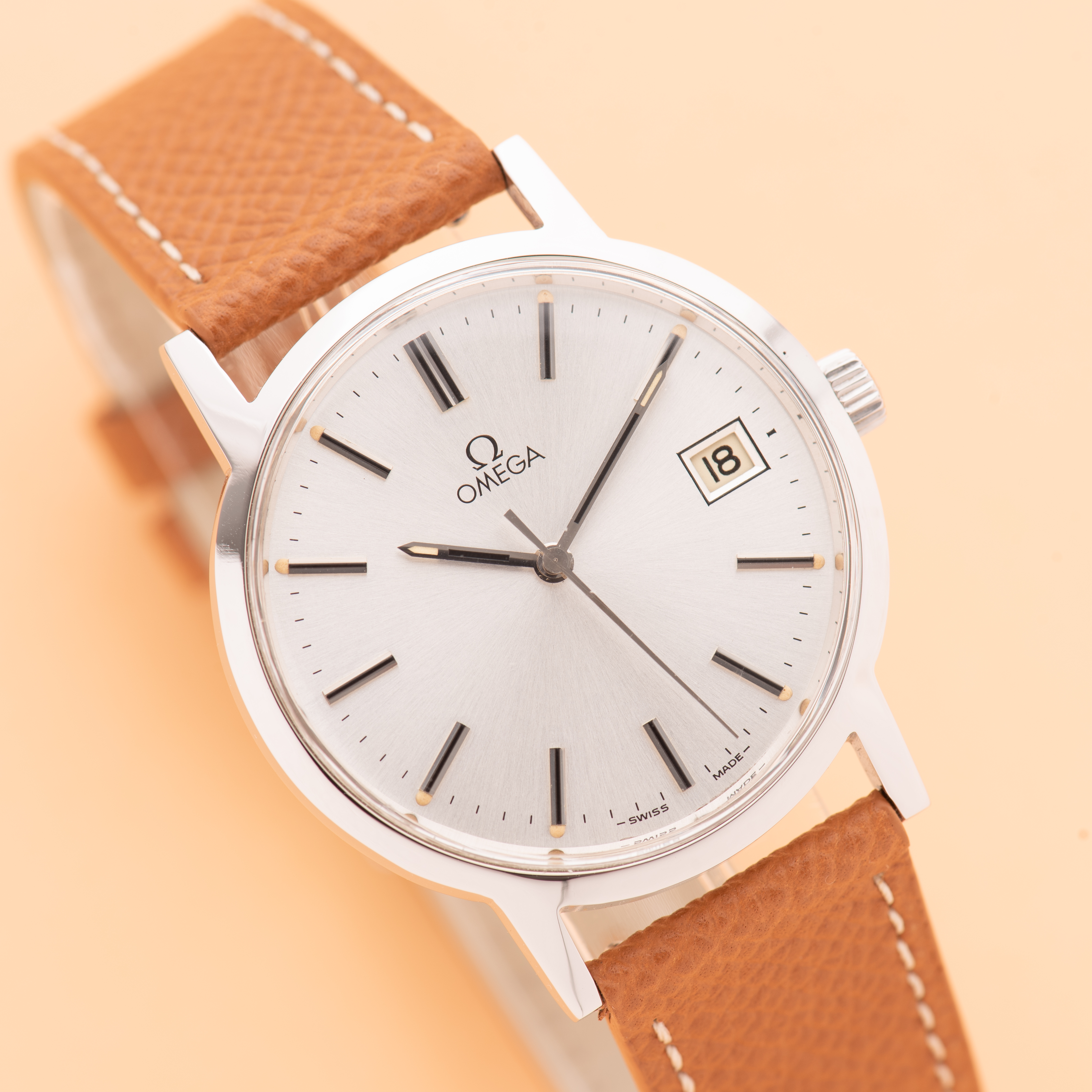 Vue de Omega Genève Date Silver dial réf 136.0104 from 1978
