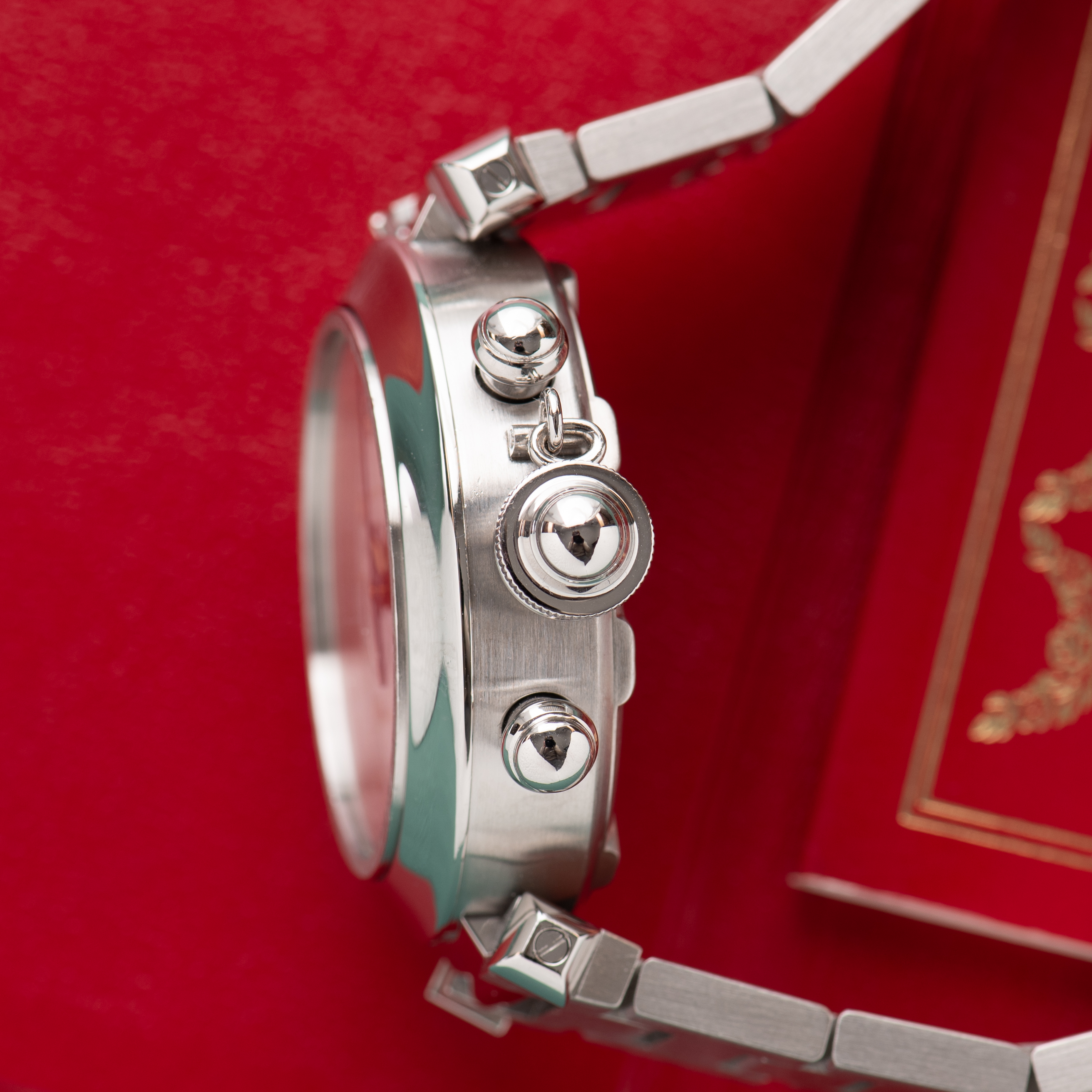 Zicht op Cartier De Pasha Chronograph White/Crème Dial Réf 2412