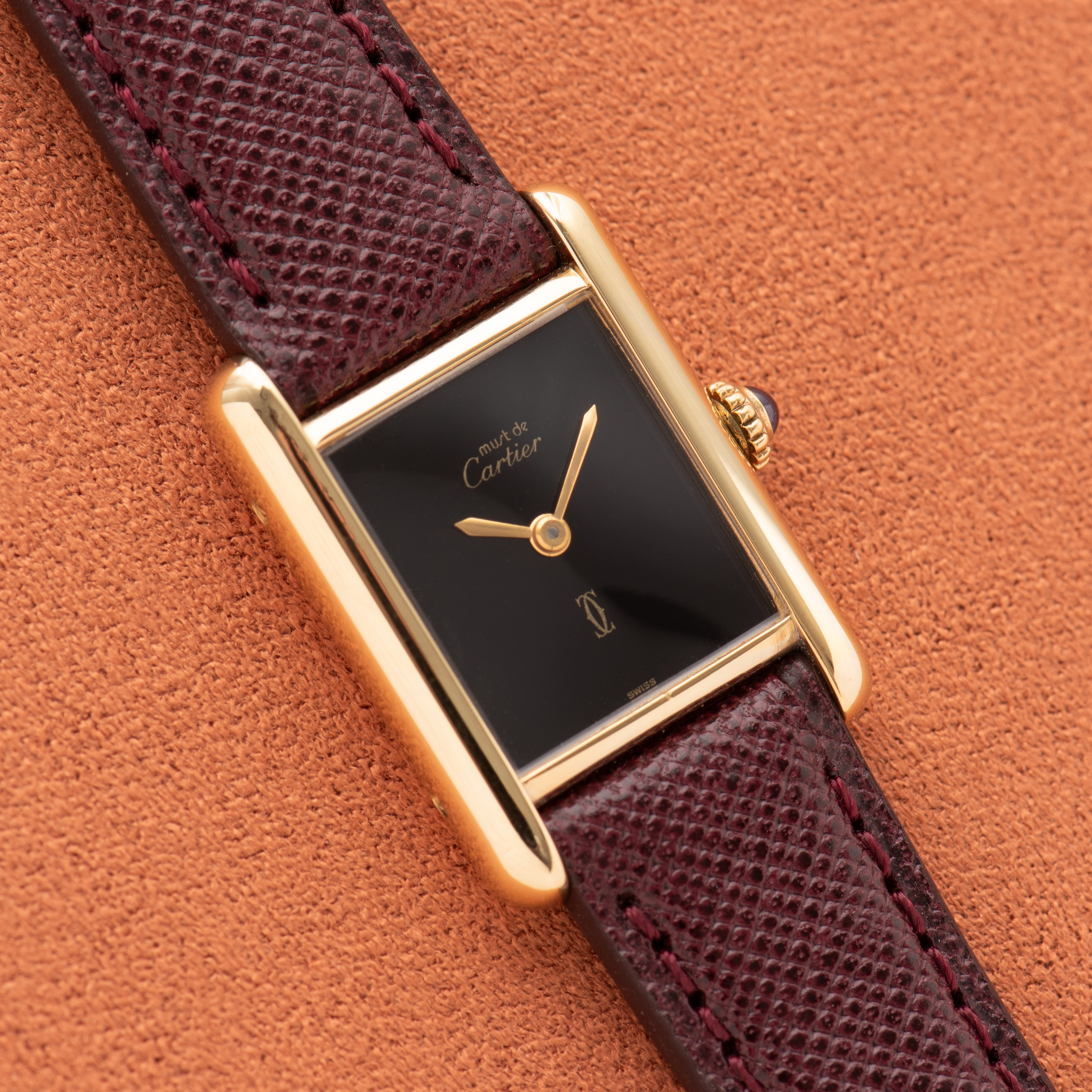 Zicht op Cartier Must de Tank Vermeil PM Onyx Black Dial from 1980