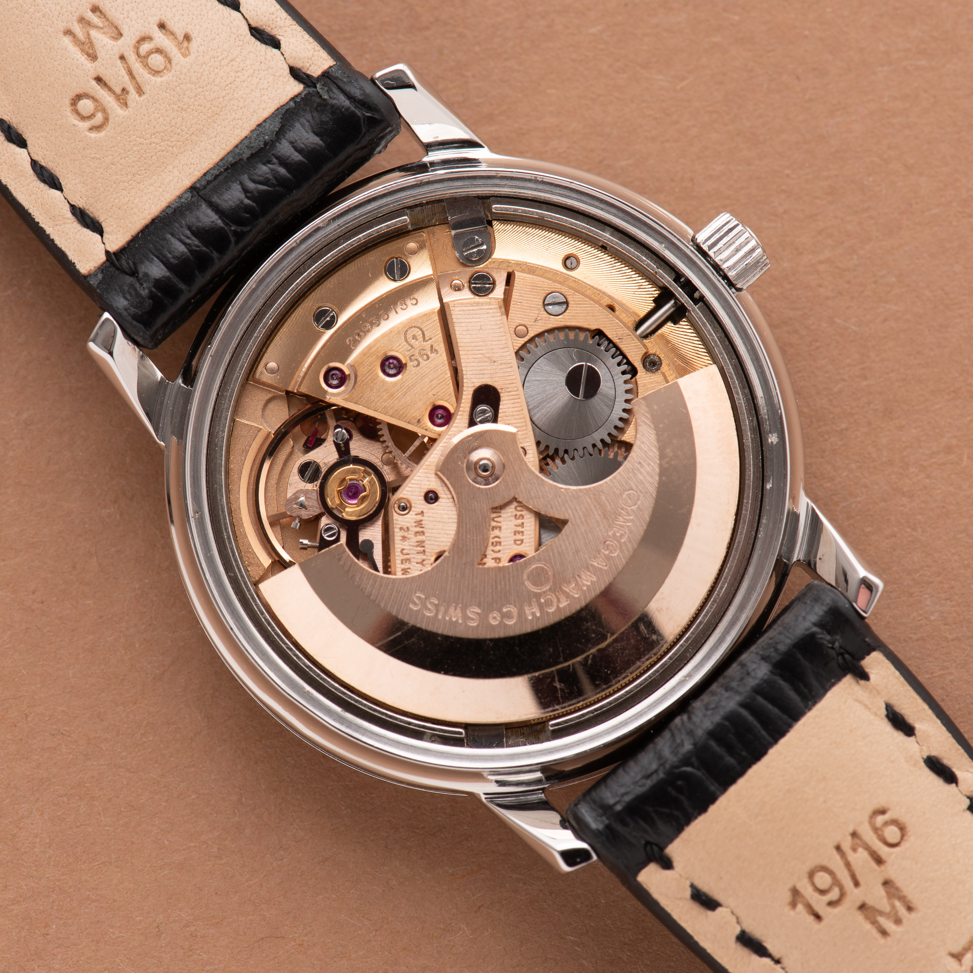 Zicht op Omega Automatic Chronometer Constellation réf 168.018 Tapisserie Dial Silver