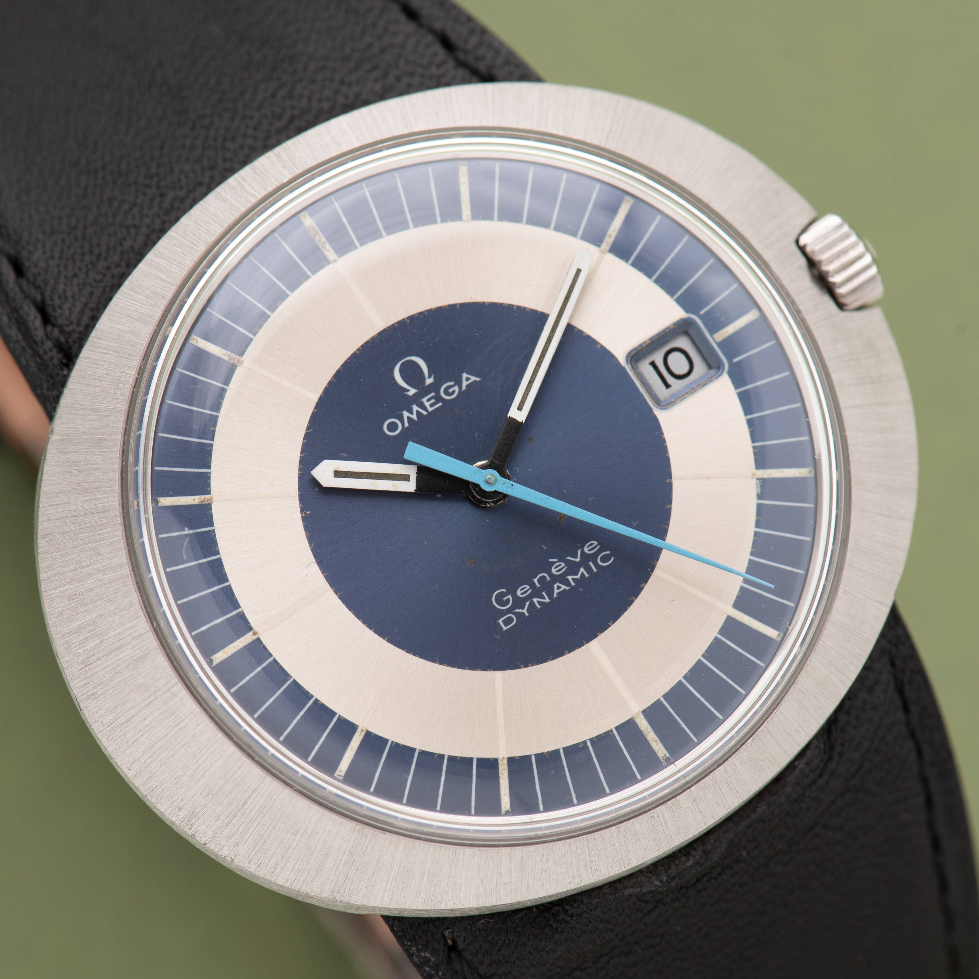 Zicht op Omega Geneva Dynamische blauwe/witte wijzerplaat Ref 135.333 vanaf 1970