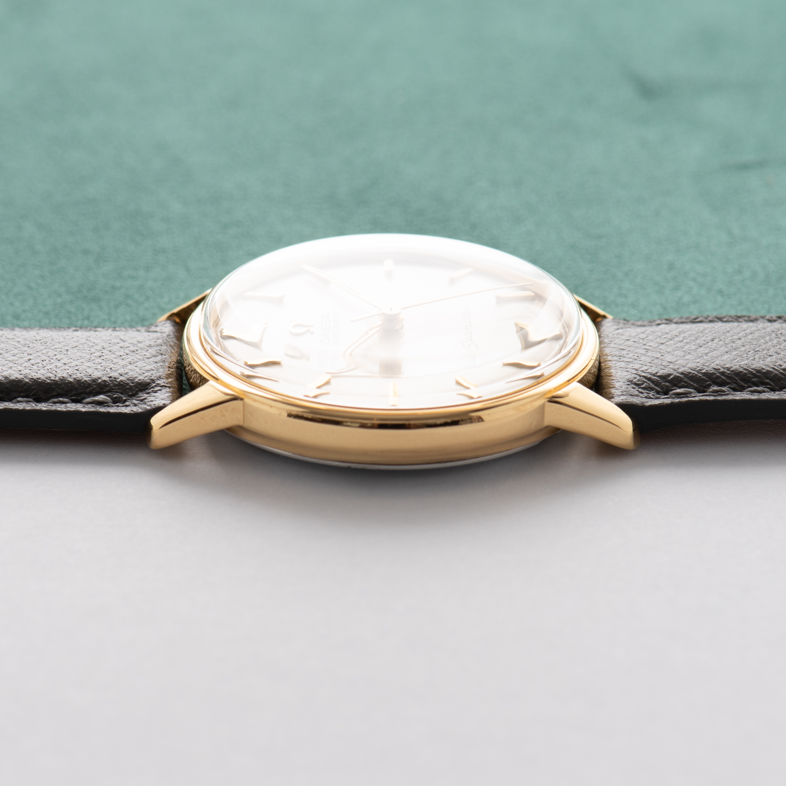 Zicht op Omega Automatic Seamaster Gold Plated/steel Réf 165.002 from 1965
