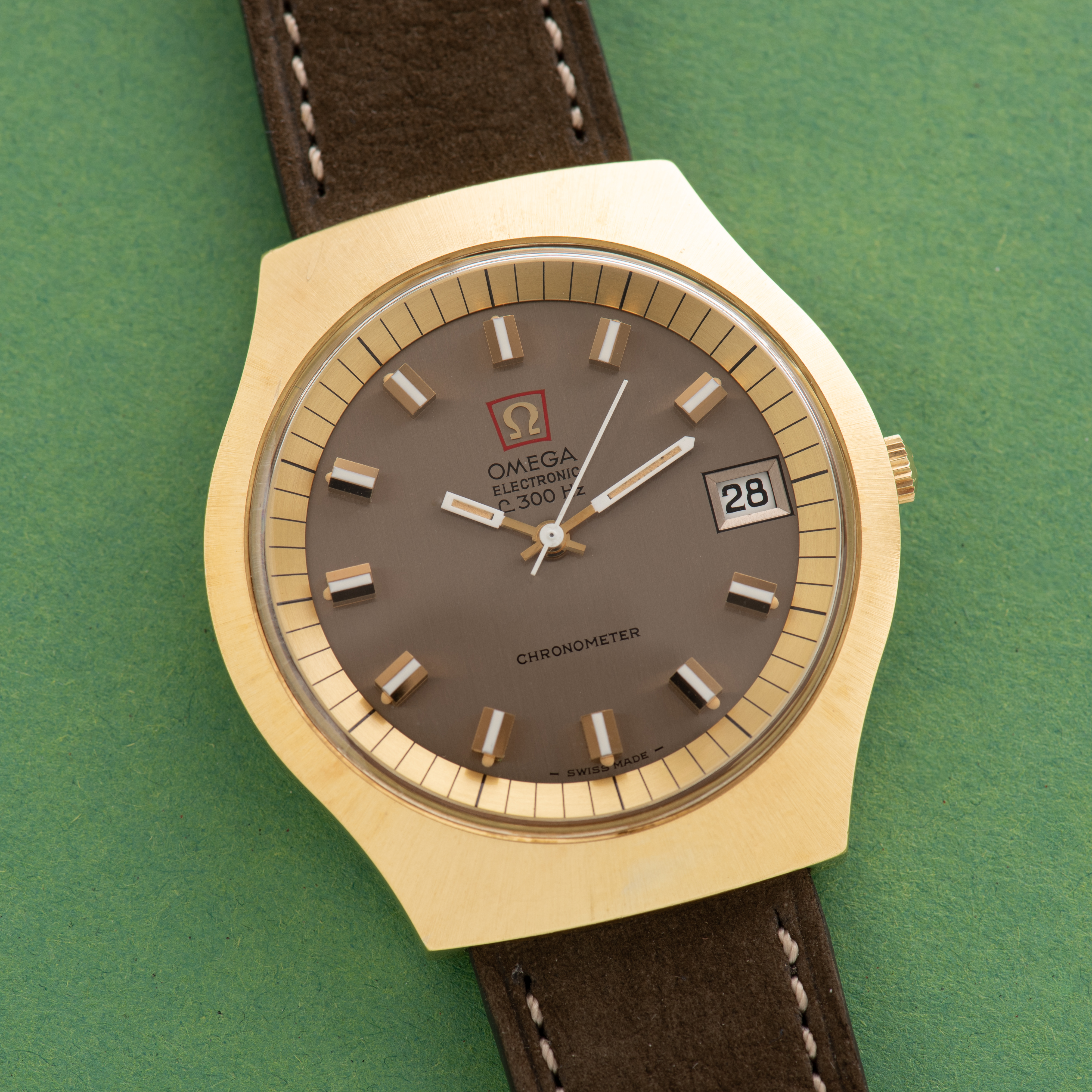 View of Omega Electronic F300 Hz Genève Chronometer Grey dial Réf 198.021 Full Set