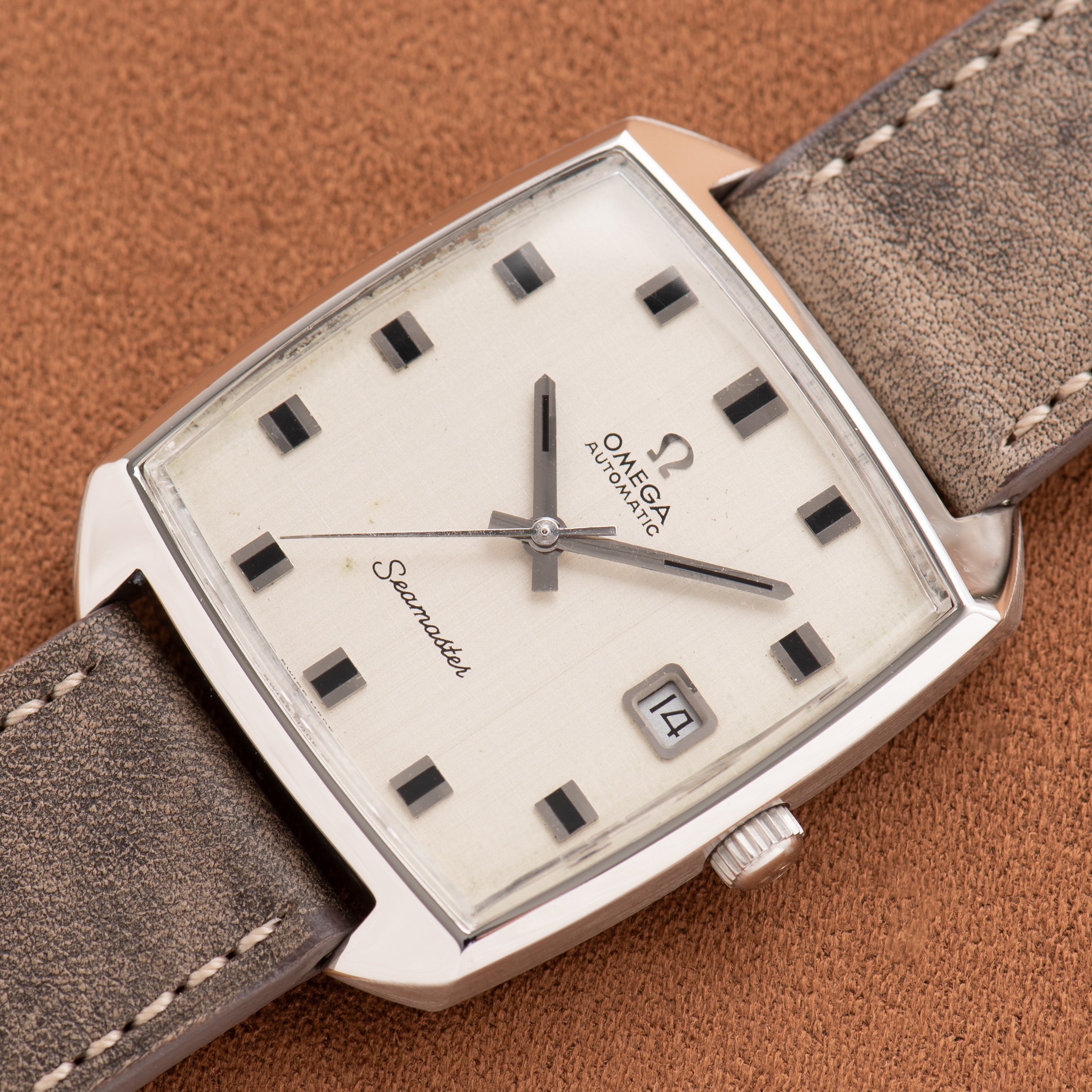 View of Omega Automatic Seamaster "Linen dial" Réf 166.042 11-70 from 1969