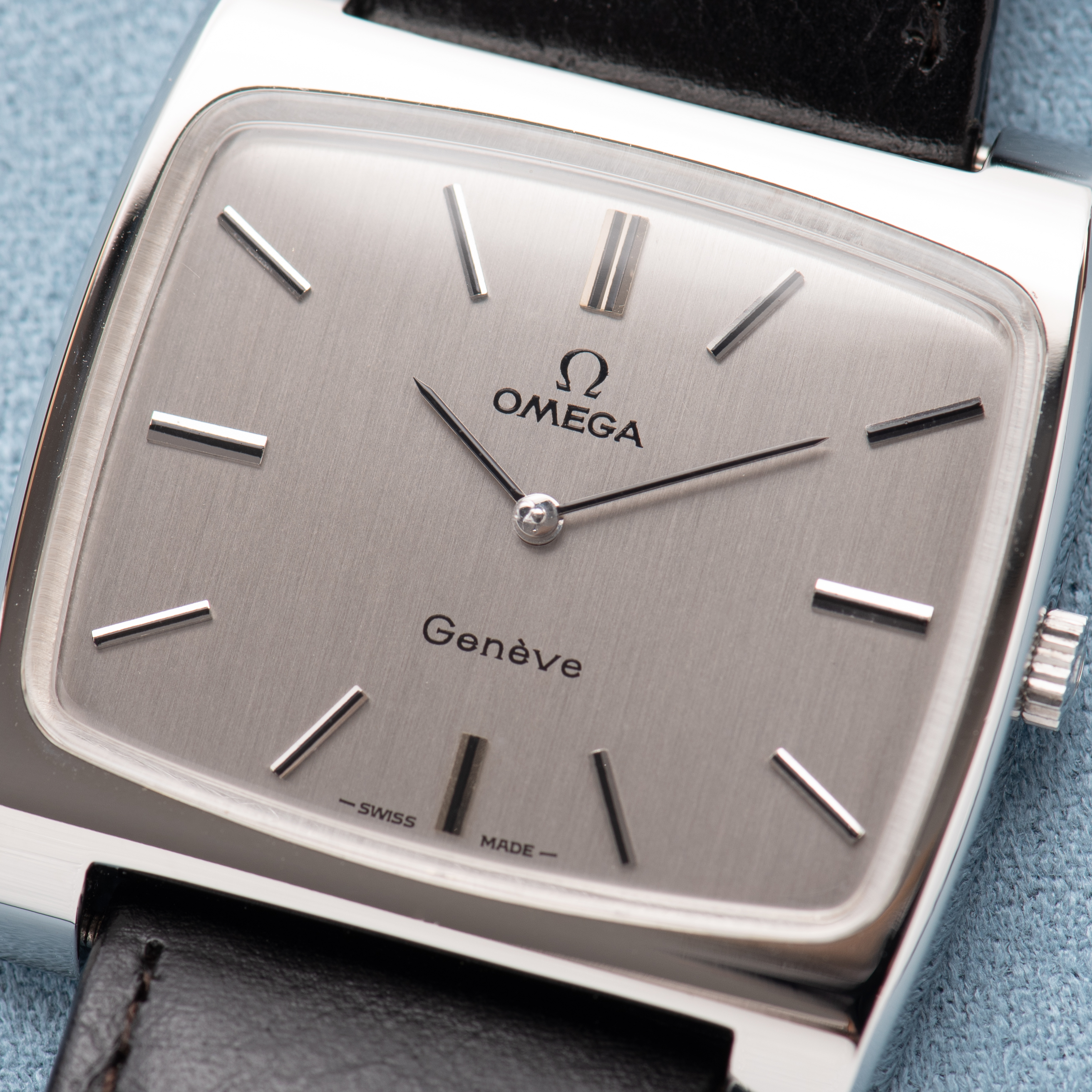 Vue de Omega Genève Oversize Silver Dial New Old Stock Réf 111.0109 from 1971