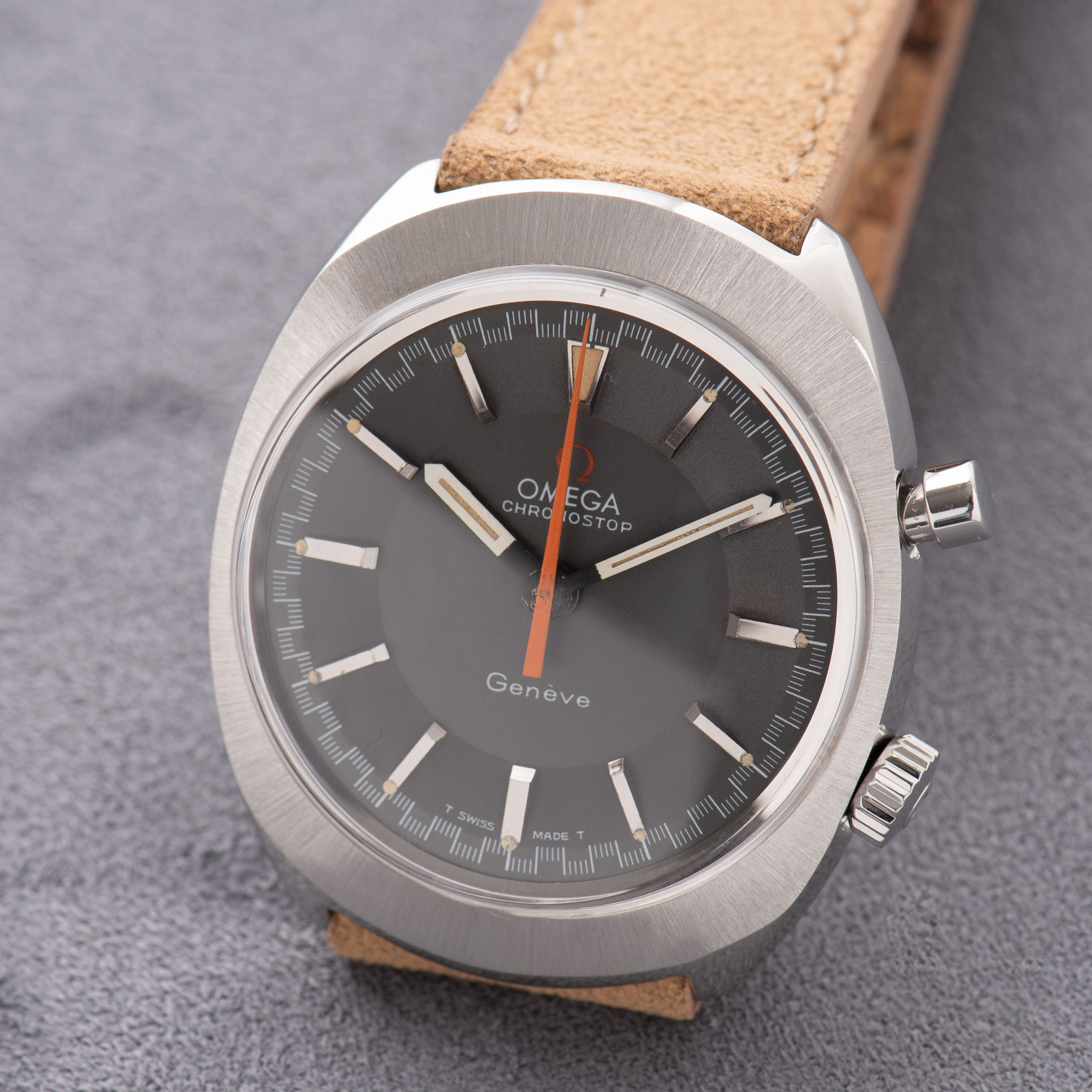 Zicht op Omega Geneva Chronostop Ref 145.010 vanaf 1968 Cal 865