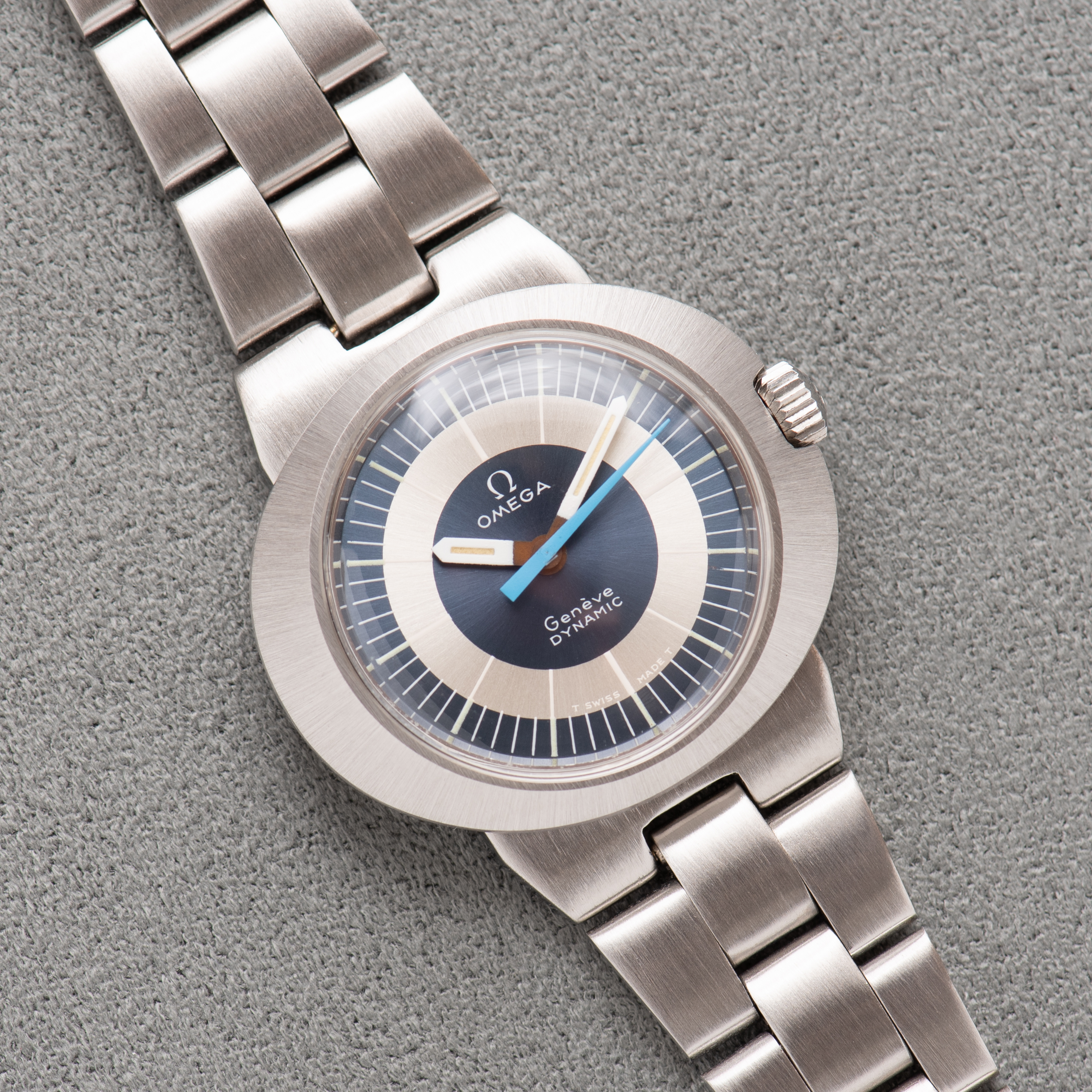 Vue de Omega Genève Dynamic Woman Mécanique Date Blue dial Réf 566.015 from 1971