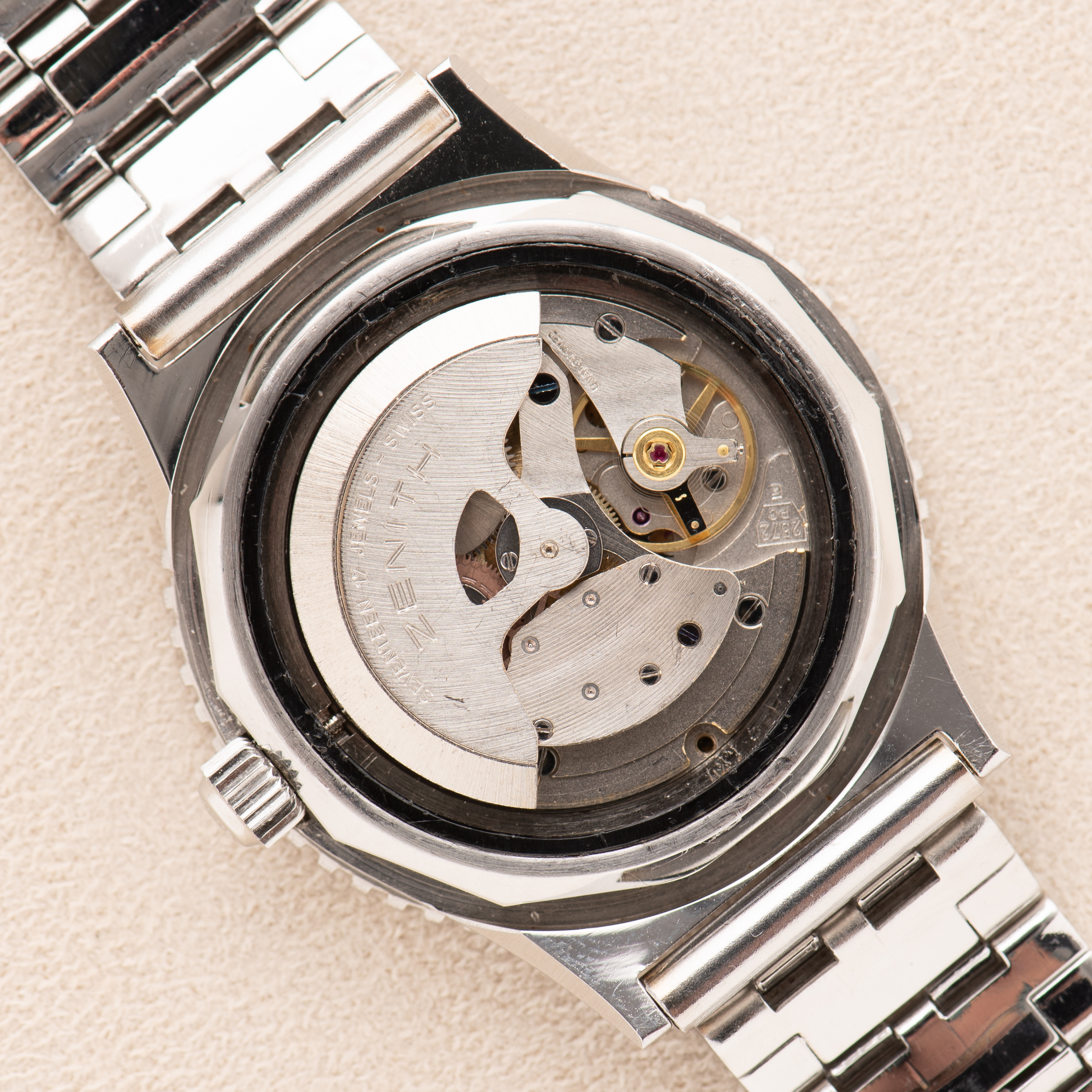 Zicht op Zenith Chronometre Automatic Diver Surf Réf 01 0170 380