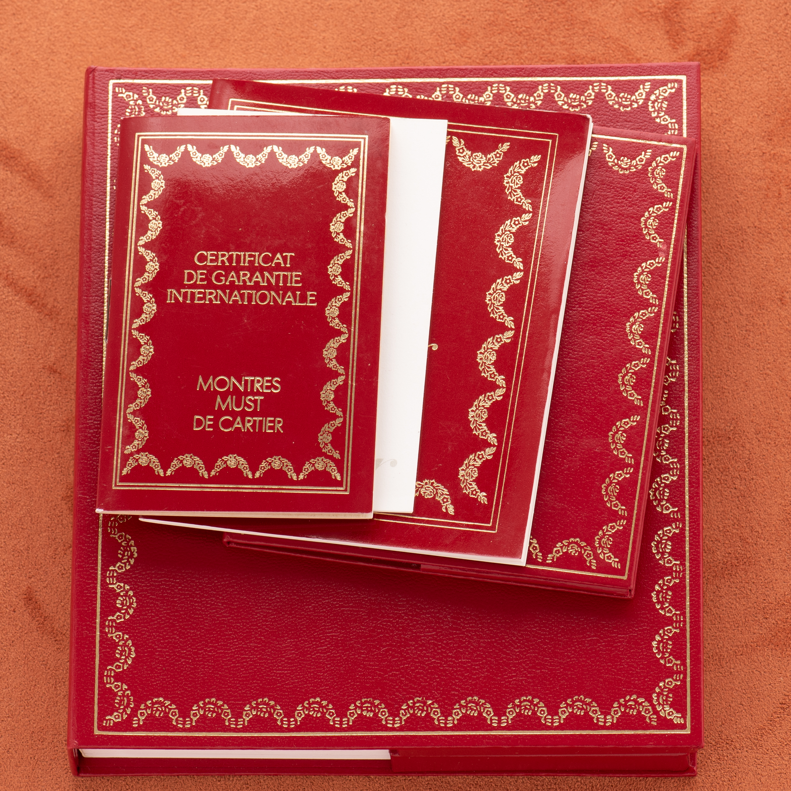 Zicht op Cartier Tank Franse Roman Dial Ref 2485 Volledige set + nieuwe reinigingsset
