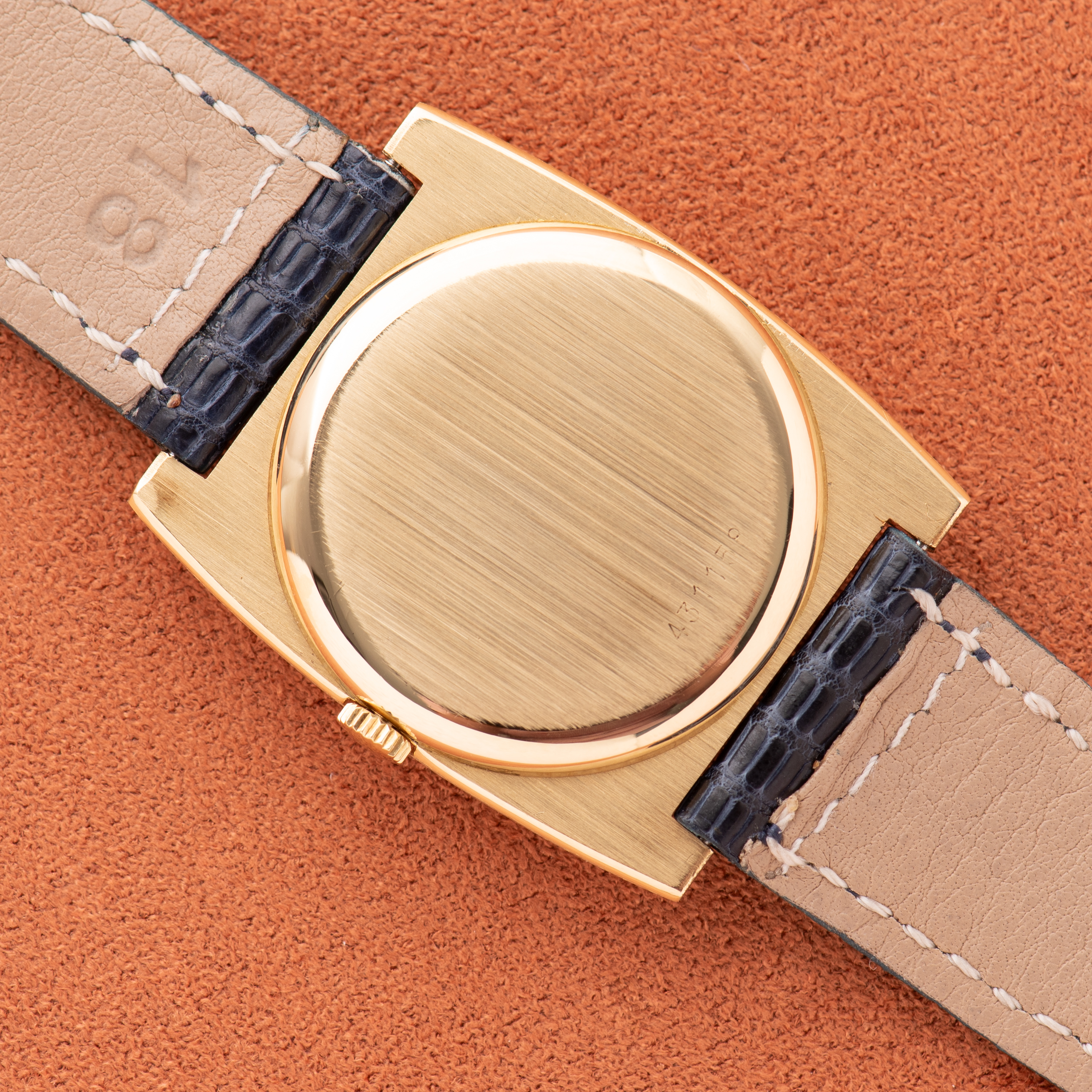 Vue de Vacheron Constantin Genève Tonneau Gold 18k Réf 7460 from 60'