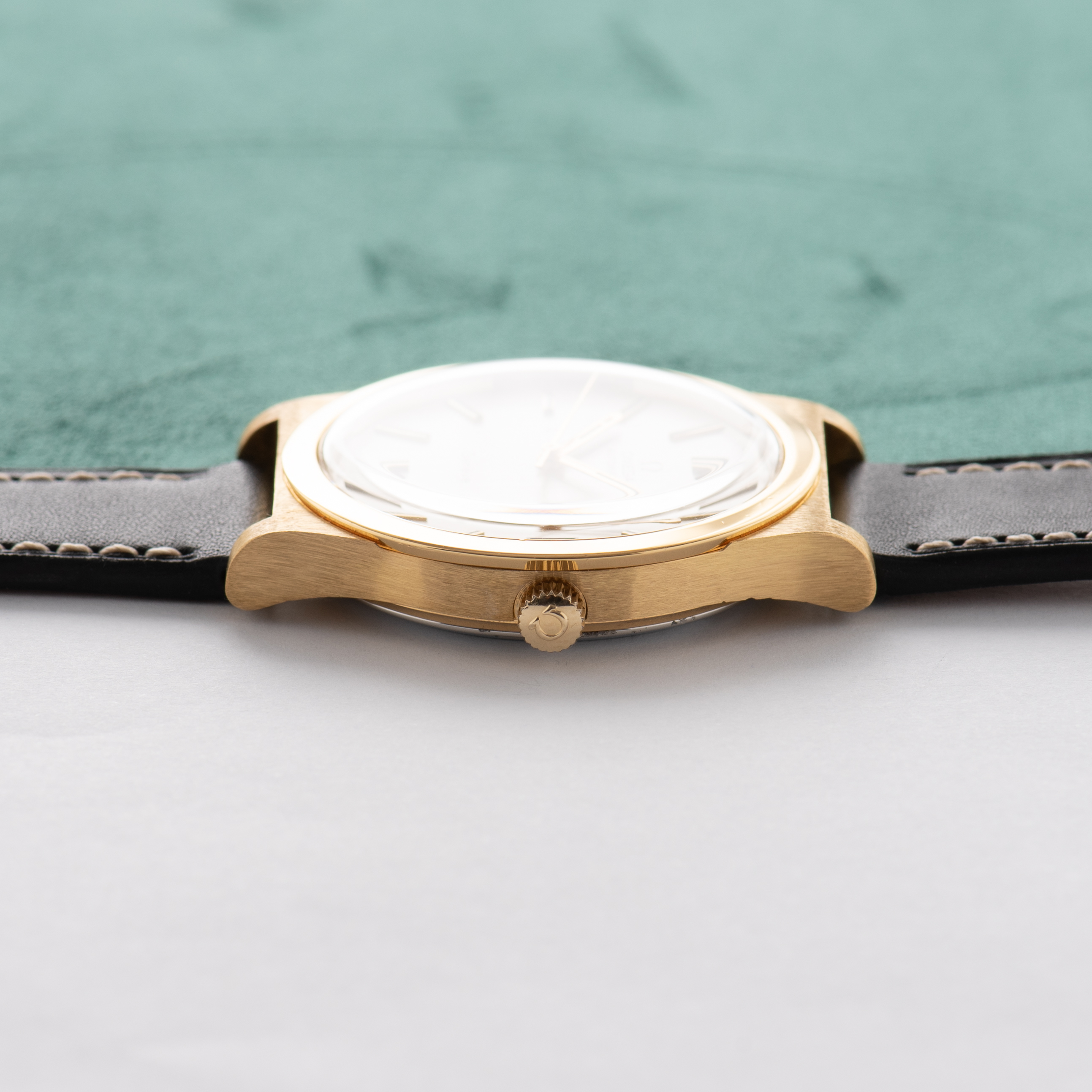 Vue de Omega Genève Automatique Date Réf 166.0168 from 1974