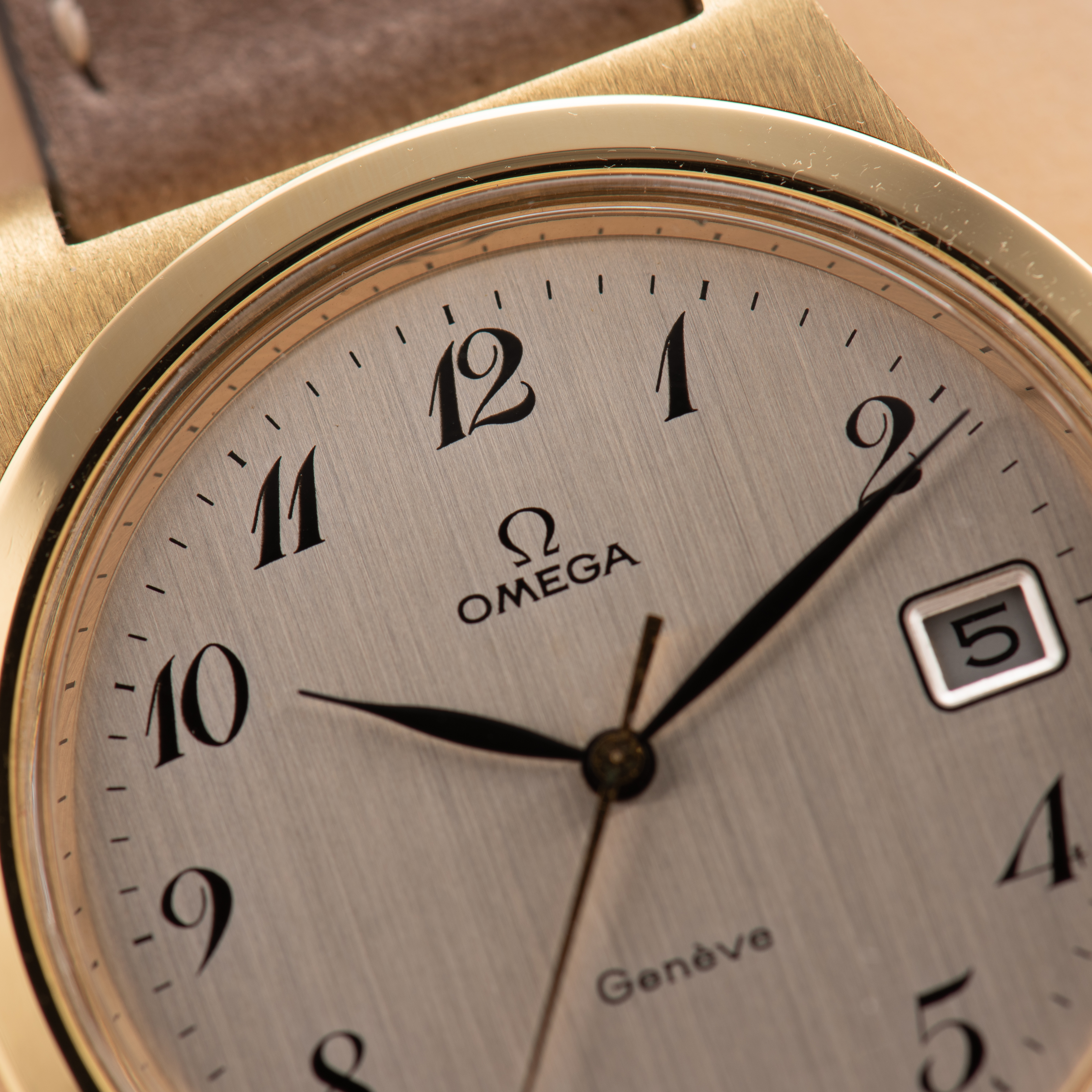 View of Omega Genève Mécanique Date Breguet Dial Réf 136.0102 from 1972