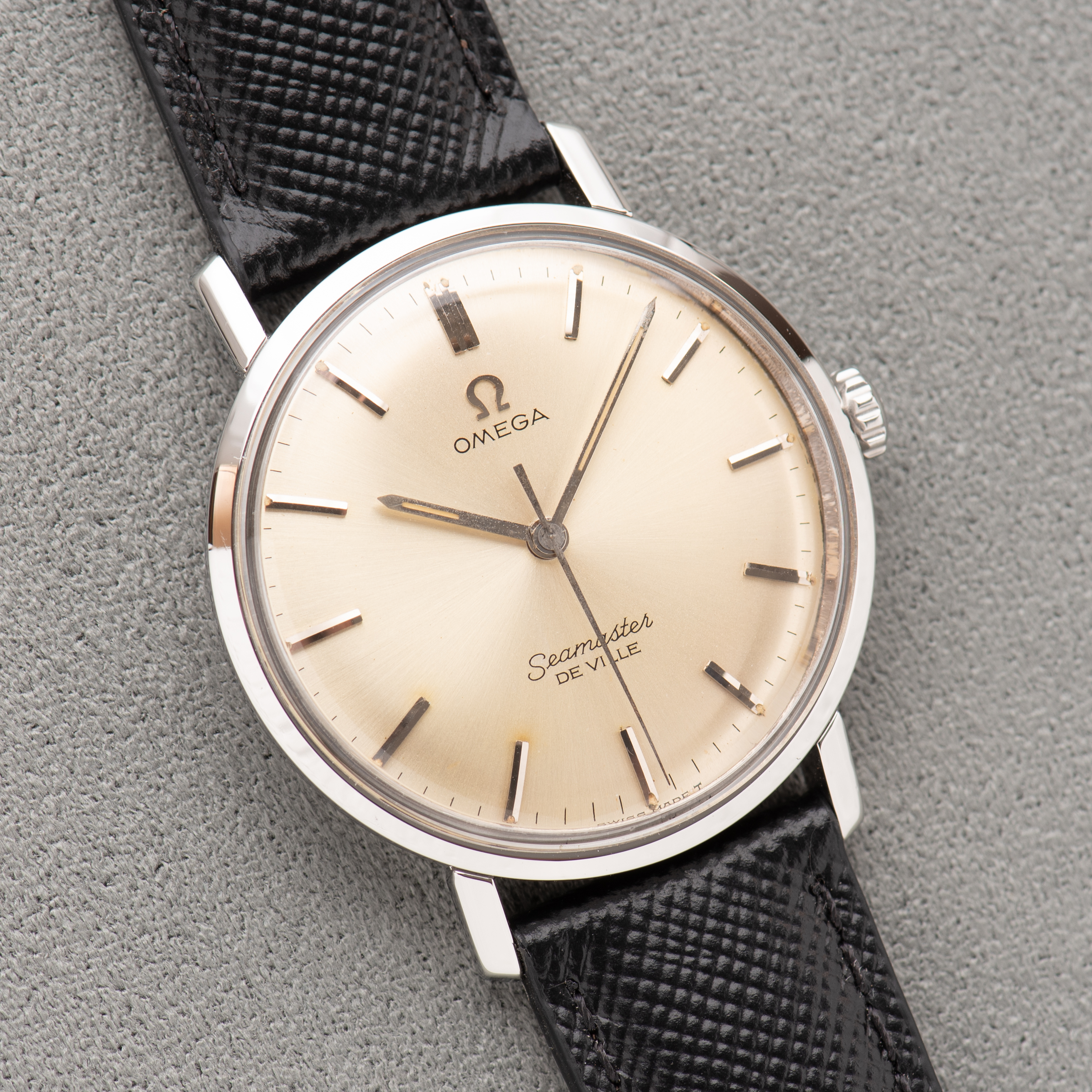 View of Omega Seamaster De Ville Mécanique Steel – Calibre 600 – Réf. 135.020 – 1964