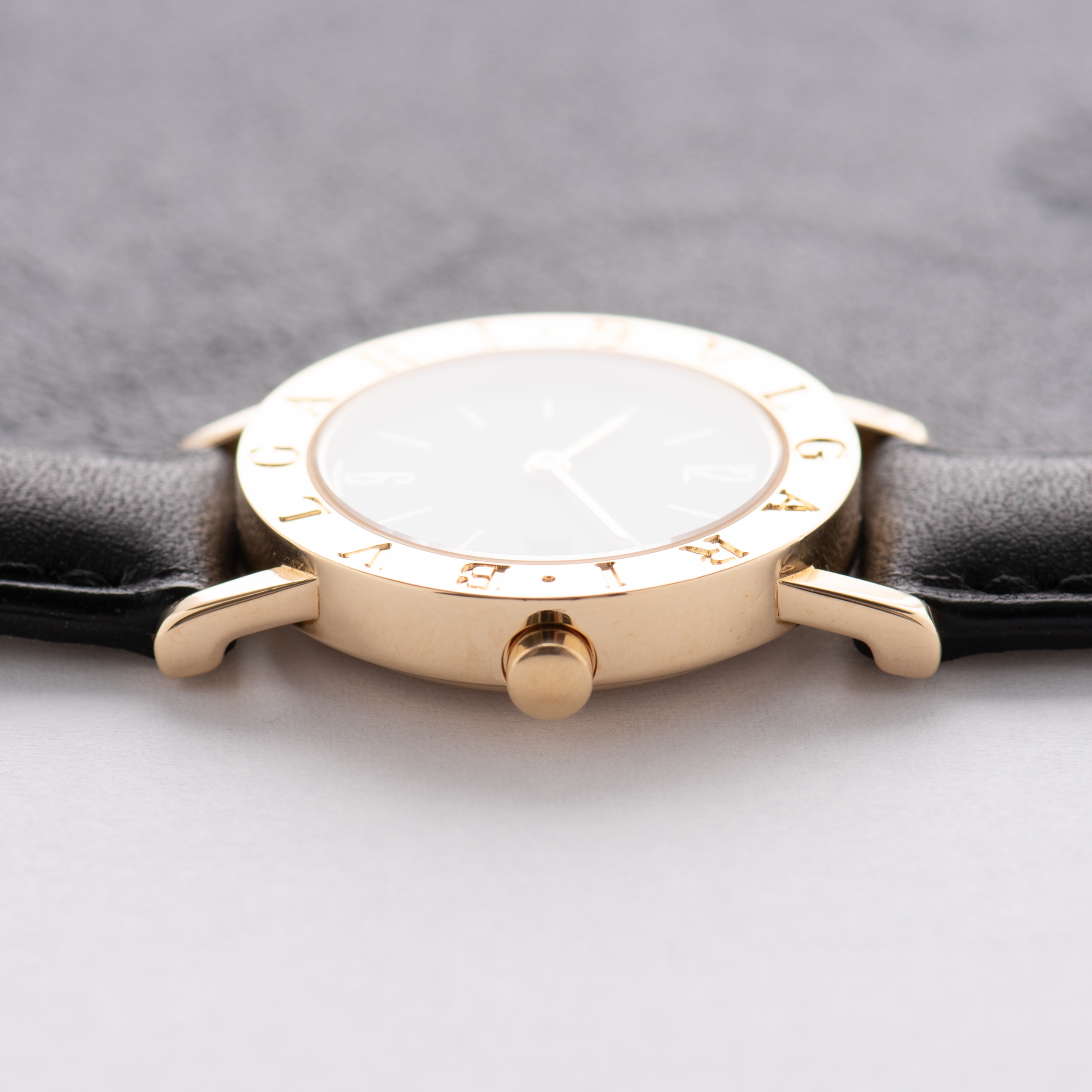 Zicht op Bulgari Quartz BB26S Gold 18K