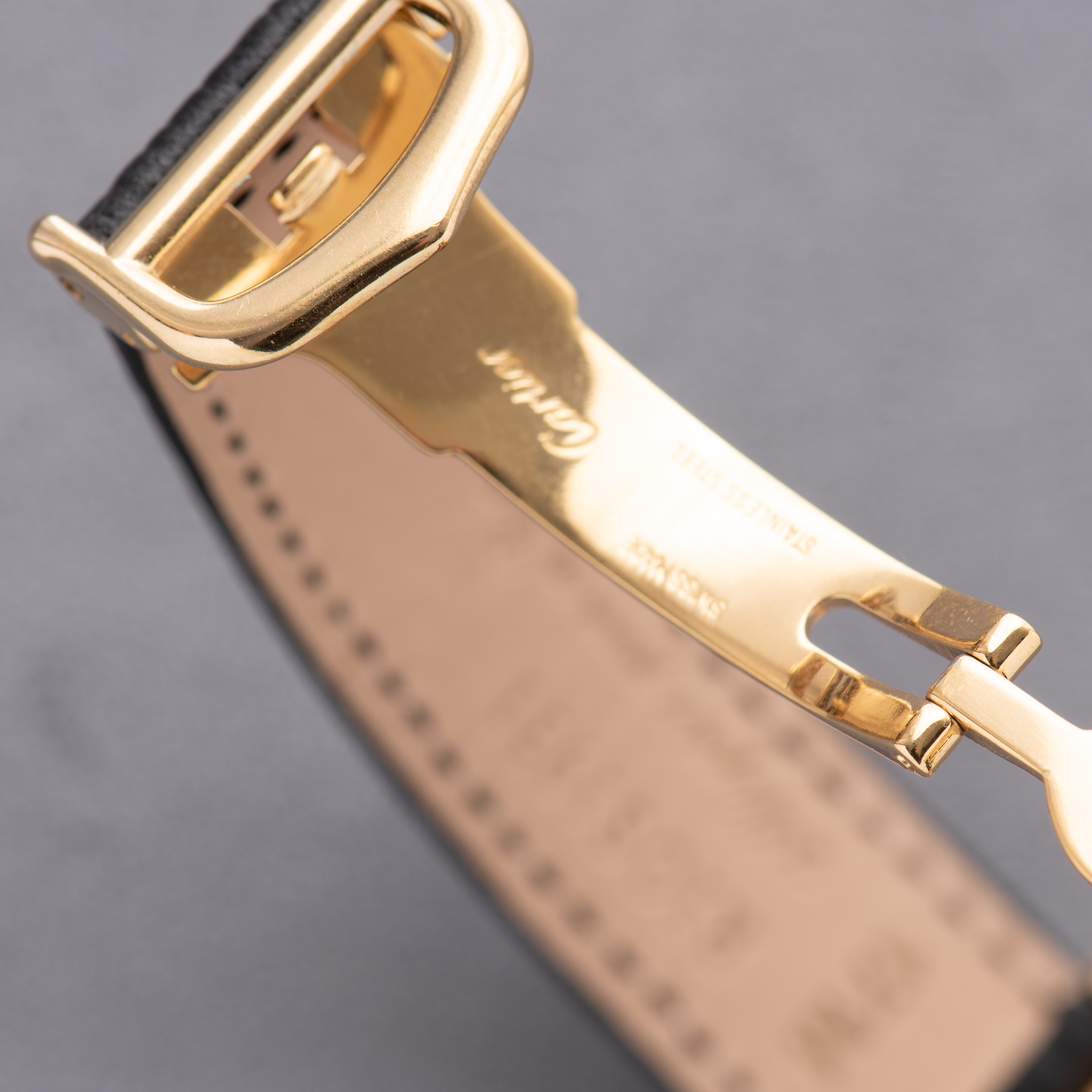 View of Cartier Tank De Must Vermeil GM Black Dial réf 01017 590005