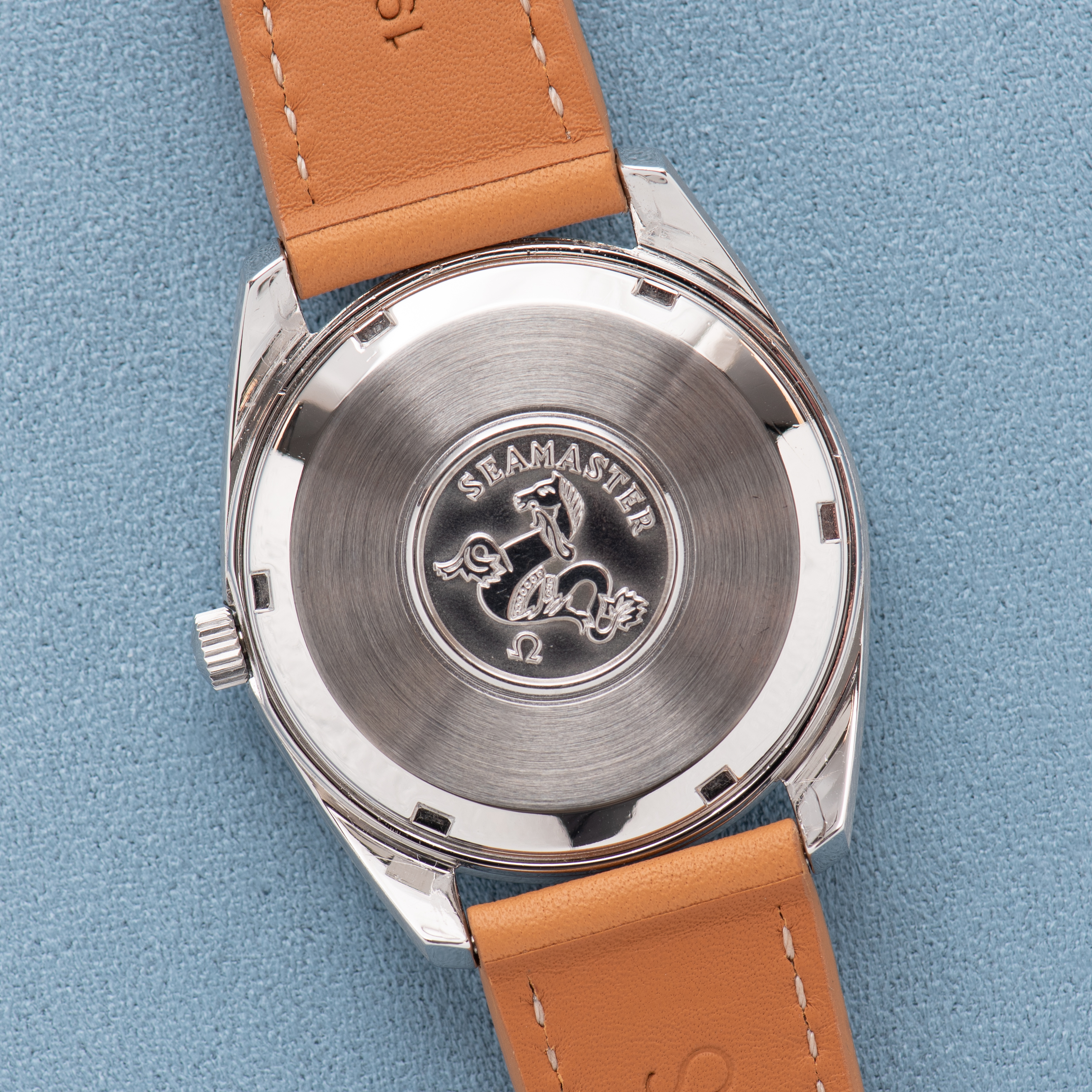Vue de Omega Electronic Seamaster Chronometer F300 Grey Dial from 1973 Réf 198.001
