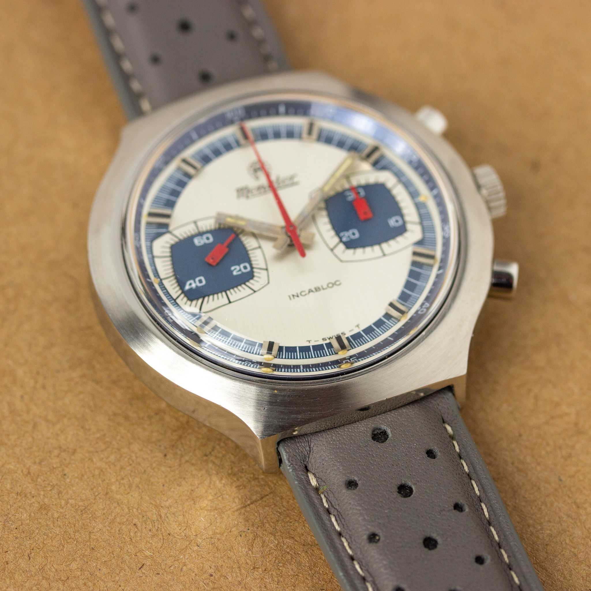 Vue de Montdor Chronographe incabloc valjoux 7733