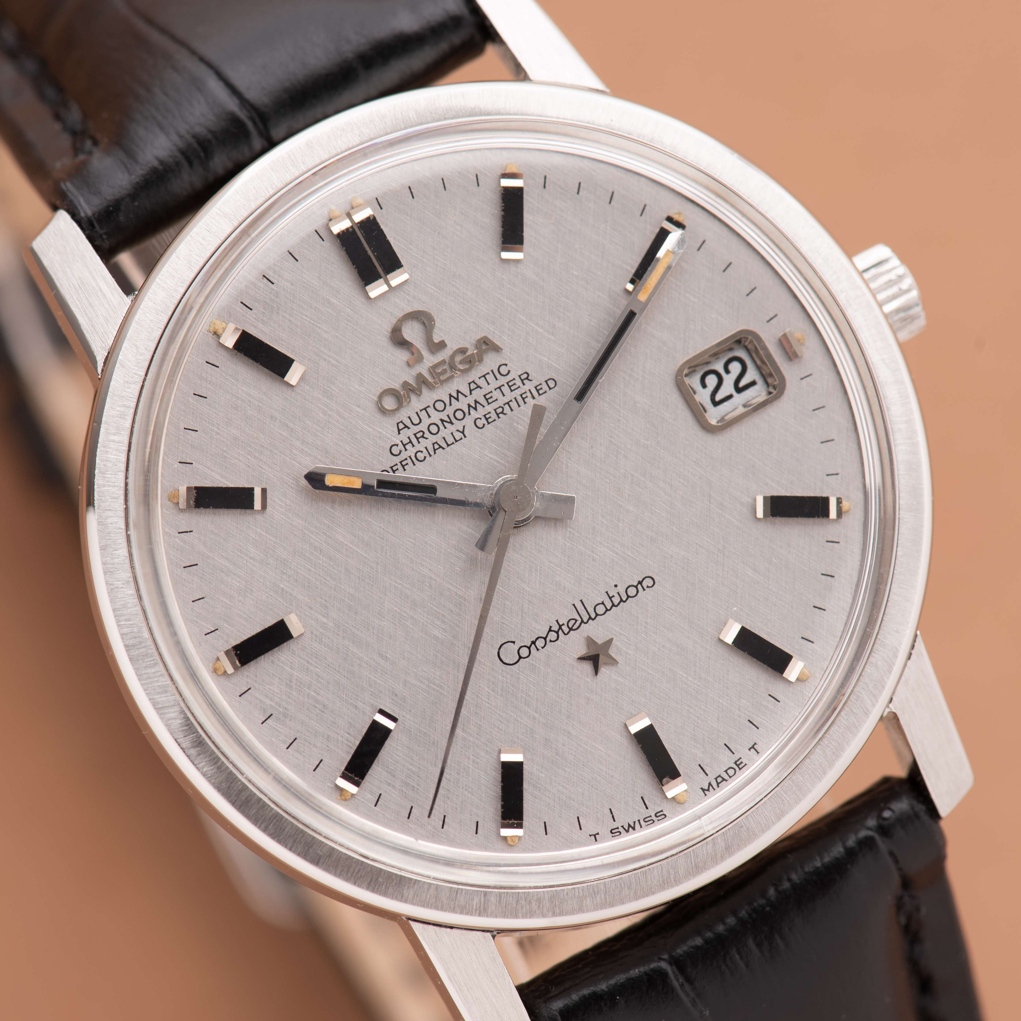 Zicht op Omega Automatic Chronometer Constellation réf 168.018 Tapisserie Dial Silver