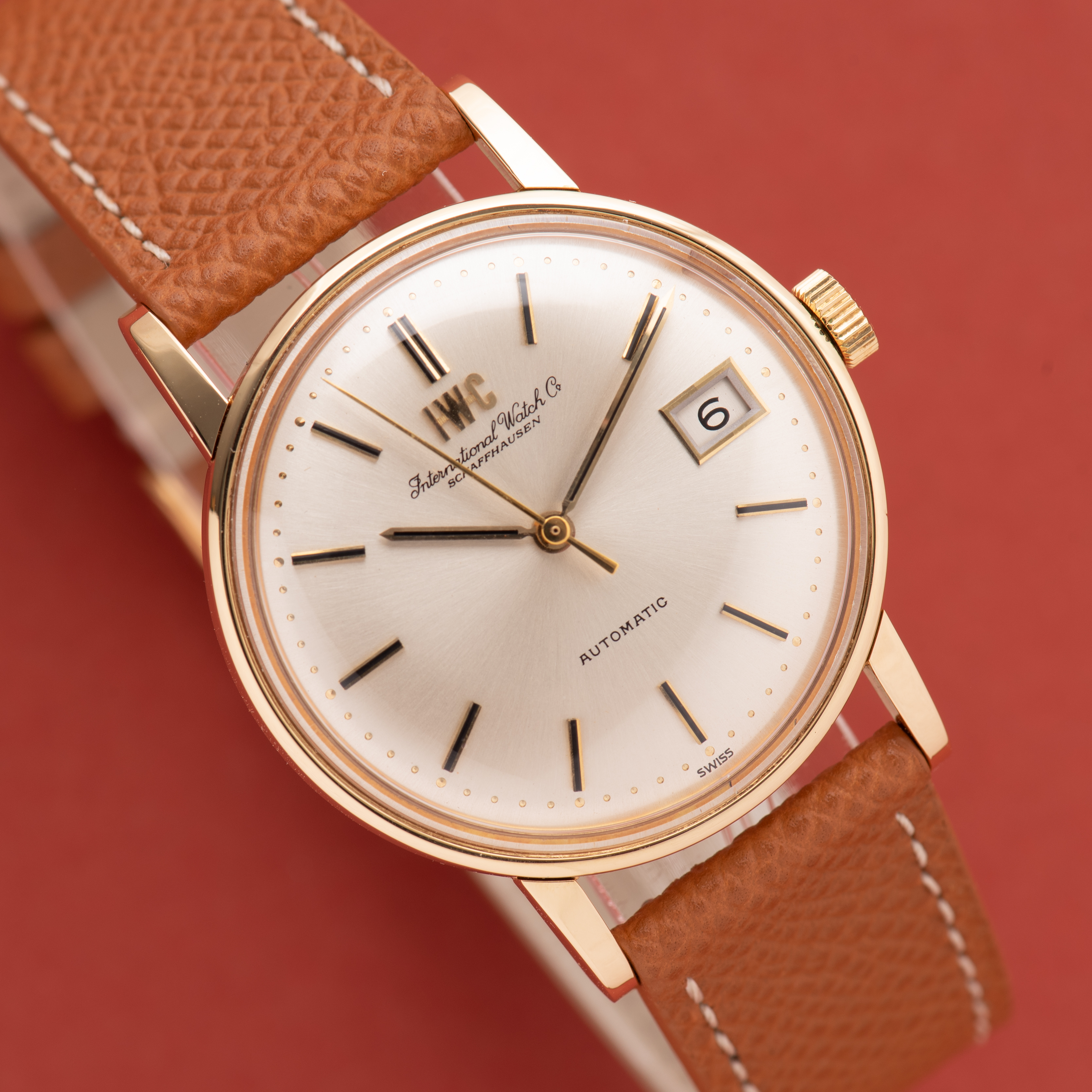 Zicht op IWC International Watch Co Schaffhausen Automatic Gold 18K cal 8541 réf 802A