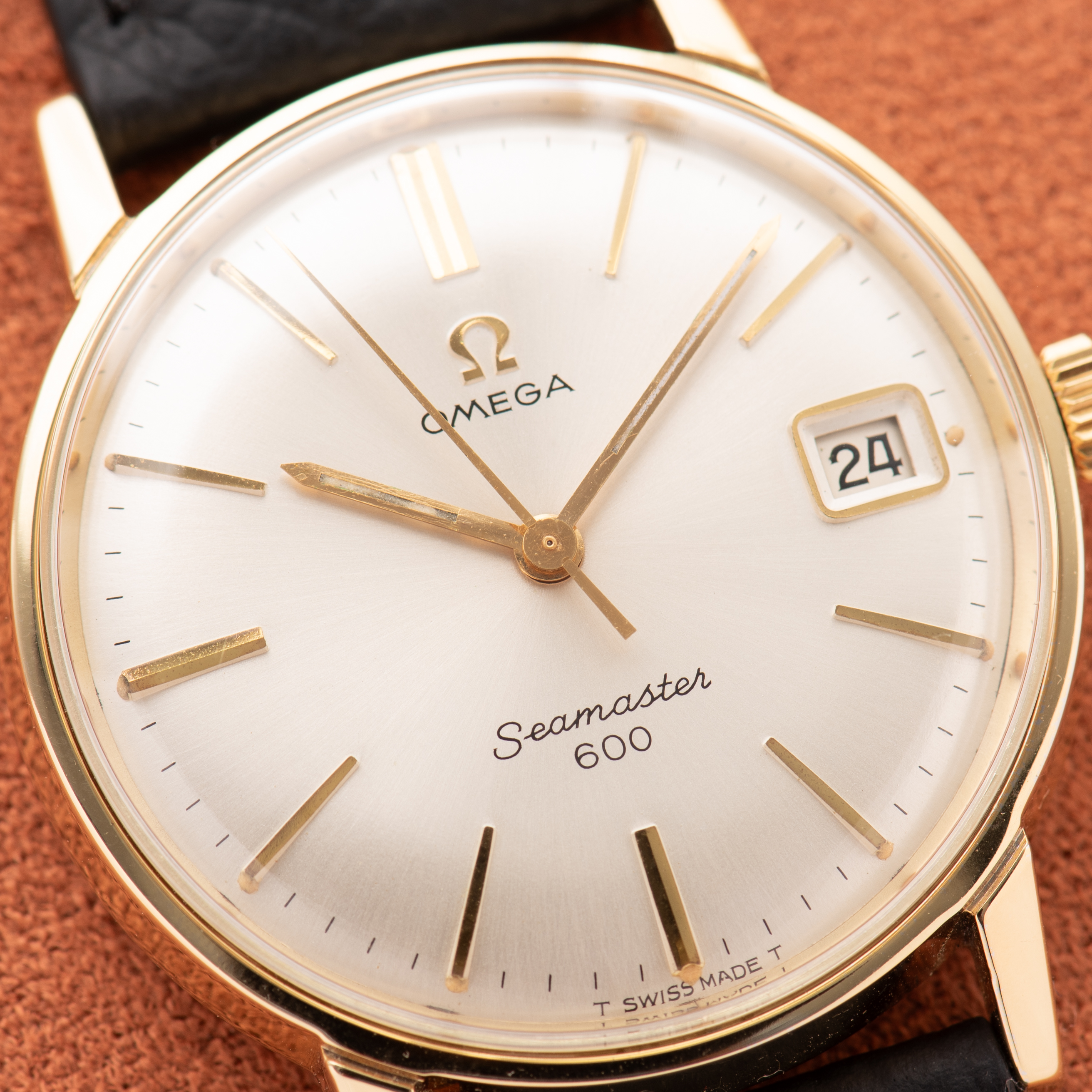 View of Omega Seamaster 600 Goldplated Date Réf 136.011 from 1966