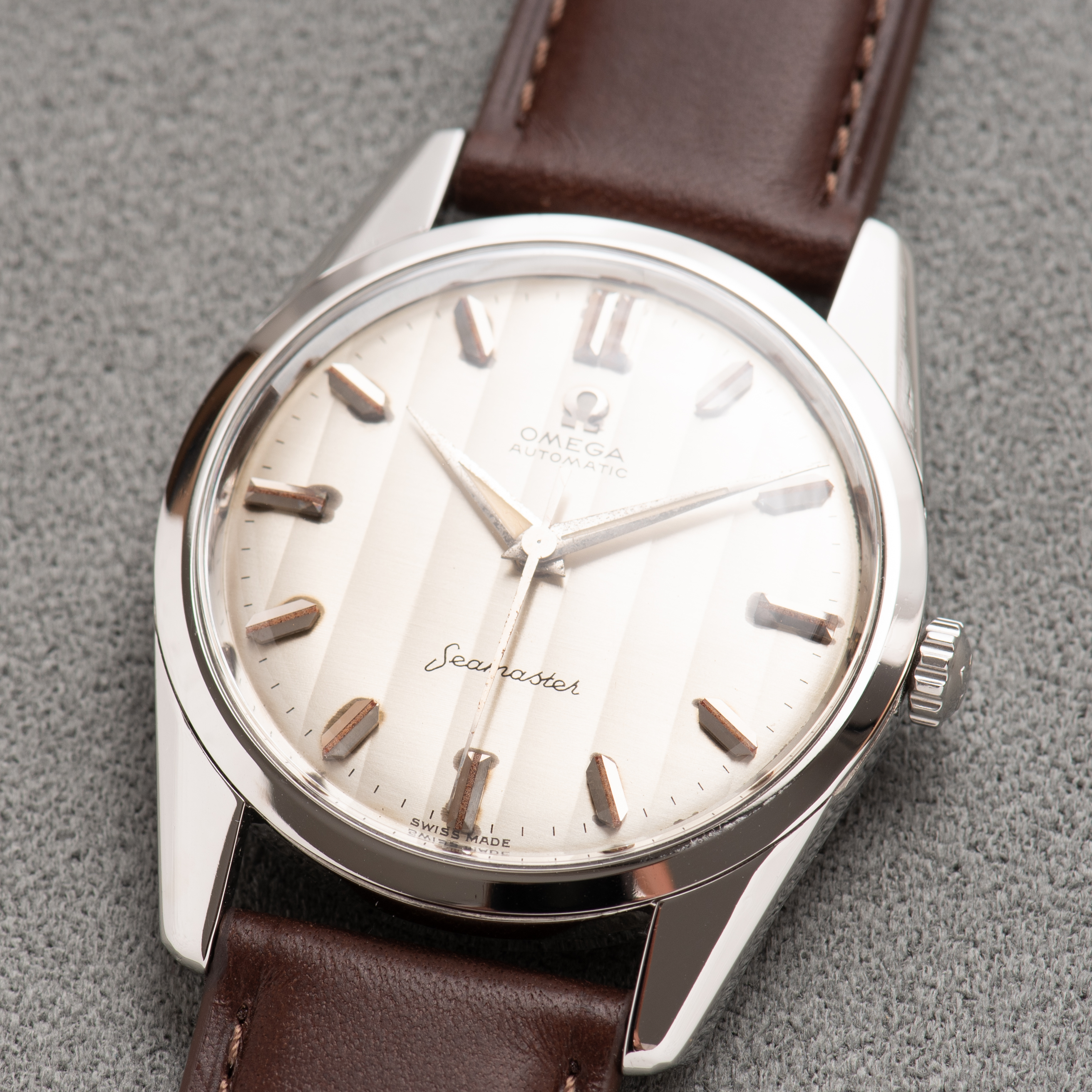 View of Omega Automatic Seamaster Rare Ribbon Dial réf 14700.4 SC from 1960