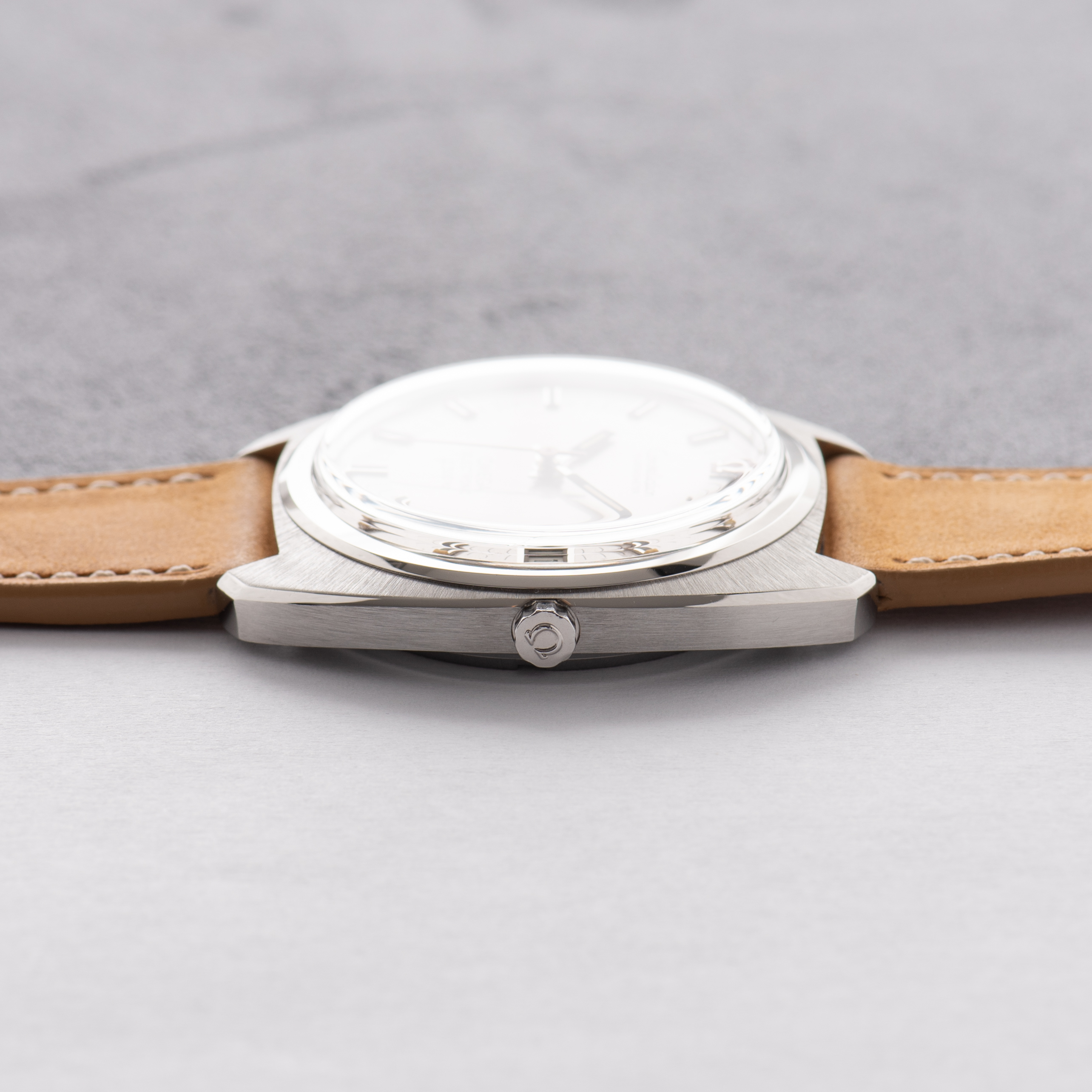 Vue de Omega Constellation Chronometer Electronic F300Hz from 1970 Ref 198.002