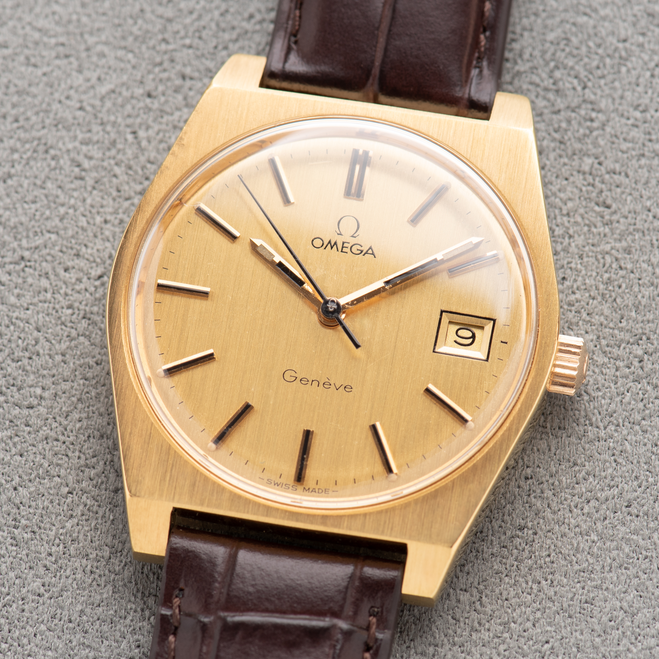 Vue de Omega Genève Date Gold Dial Réf 136.0049 from 1972