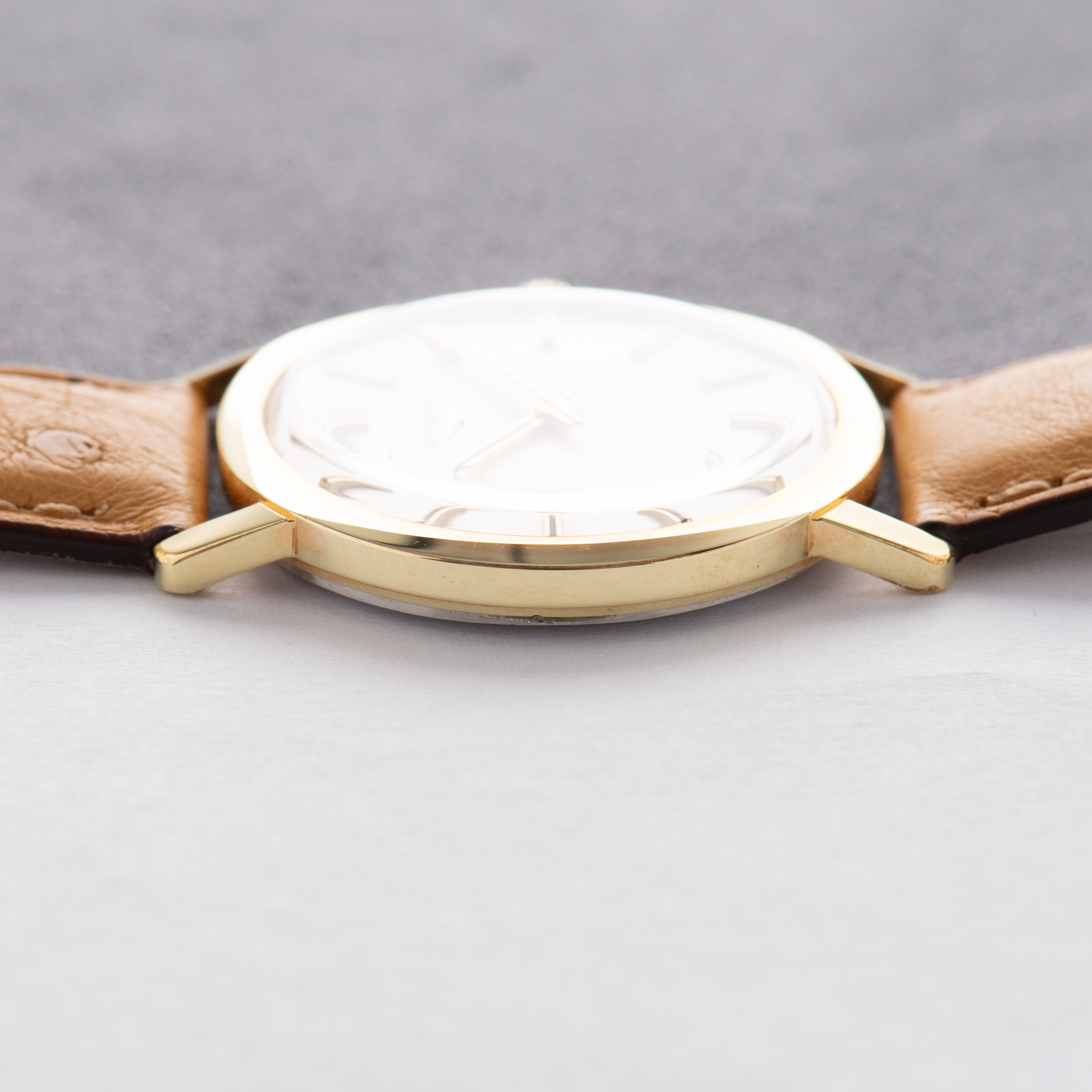 Zicht op Dress Watch Gold Plated Cal 428 Longines Ref 1001- 1