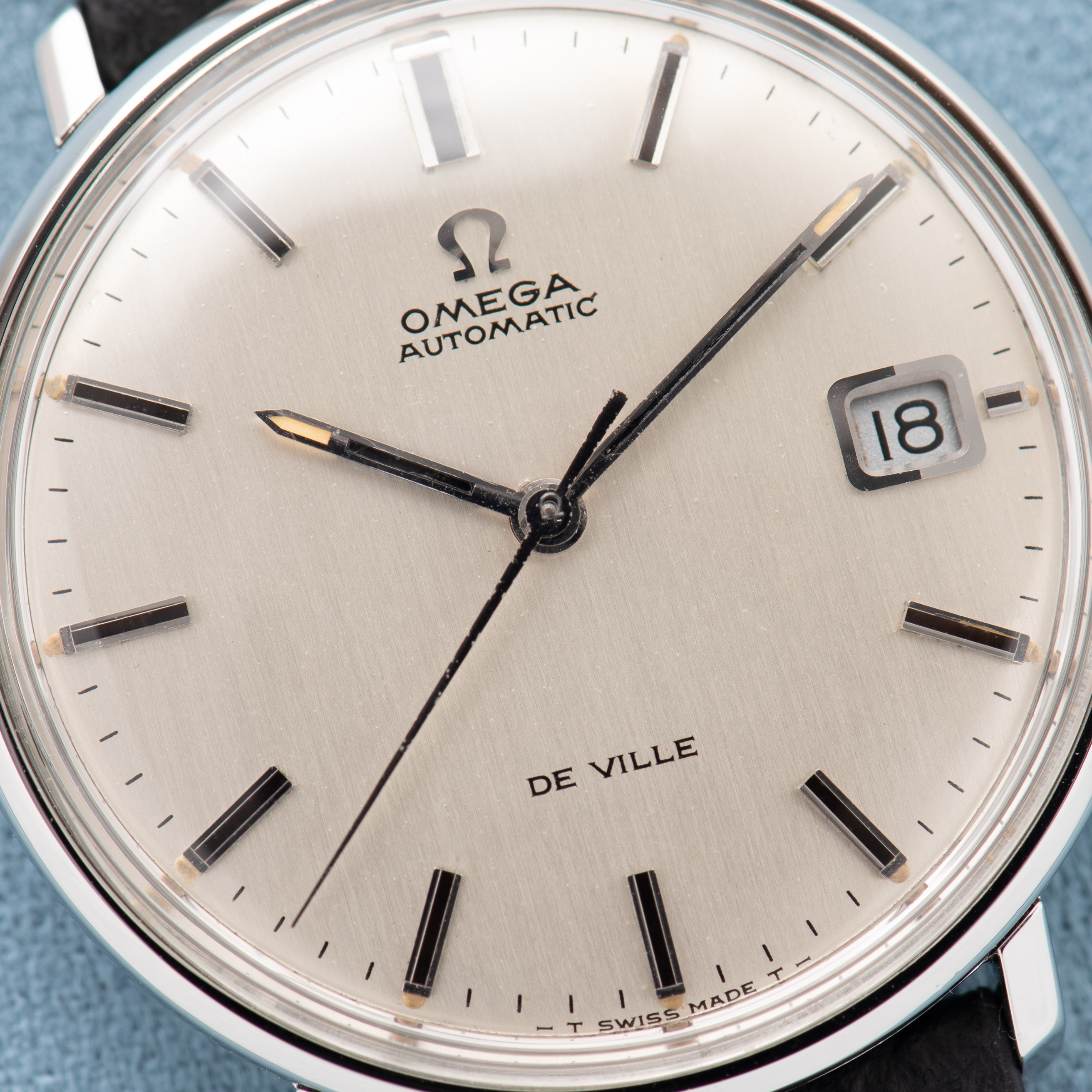 Zicht op Omega Automatic De Ville Monobloc Steel Ref 166.033 uit 1968