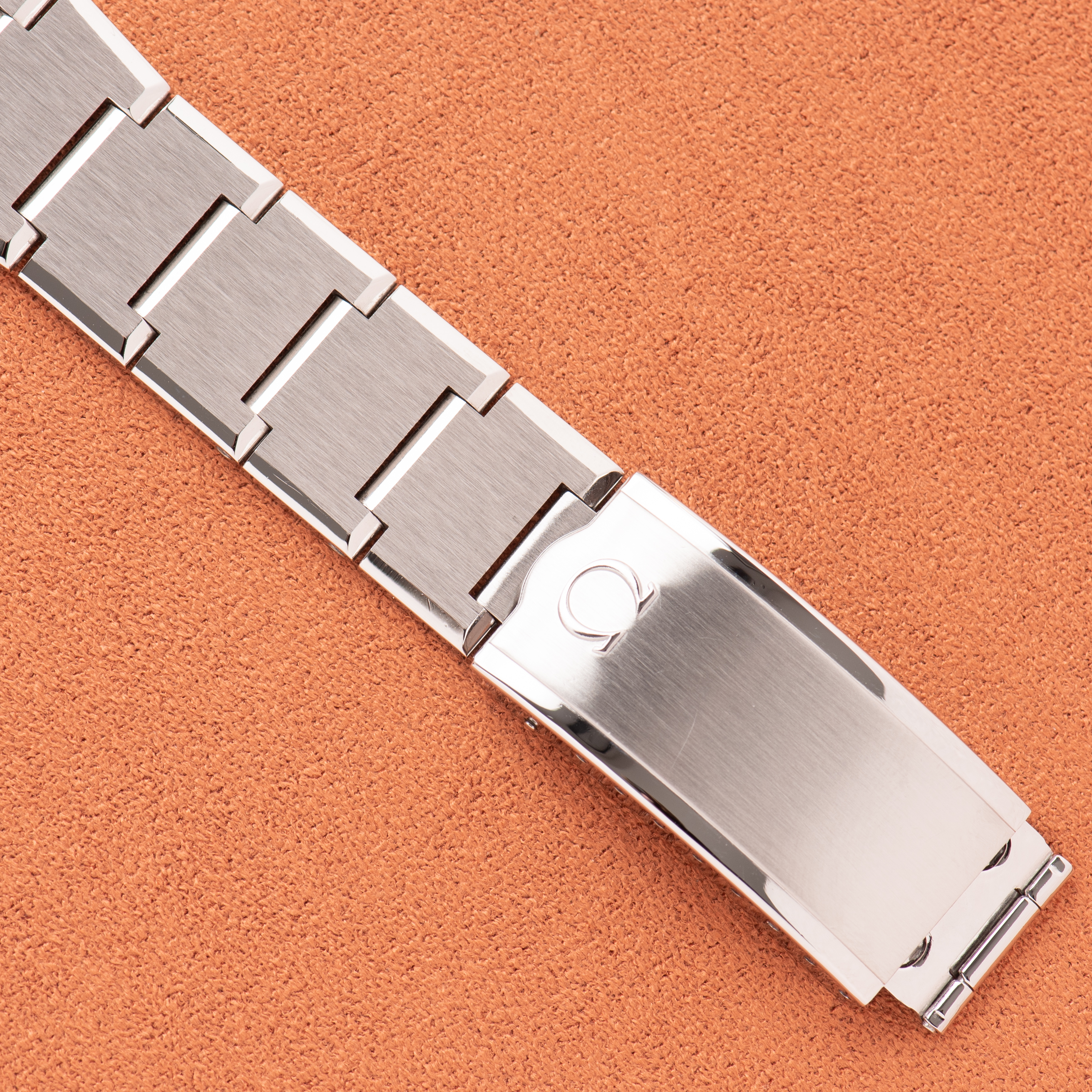 Vue de Omega Automatic Genève Silver Dial from 1972 Réf 166.099 with box