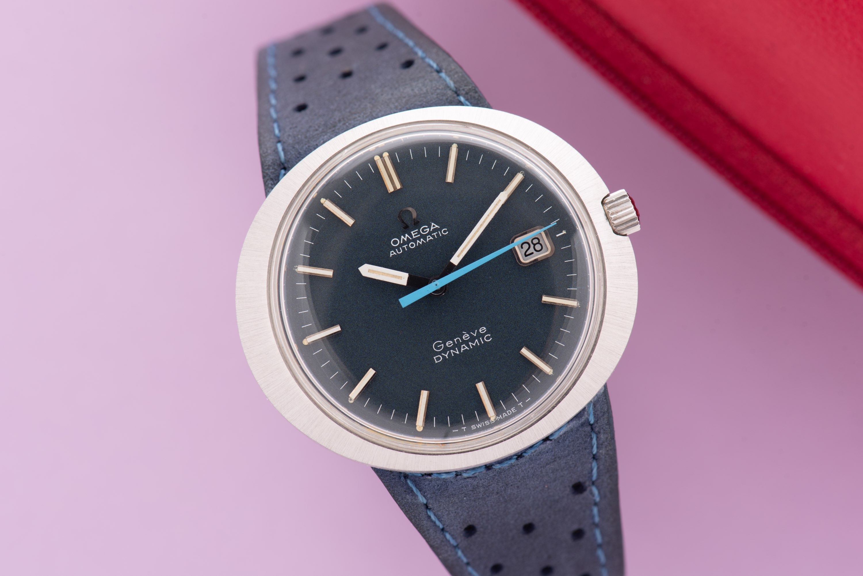 Vue de Omega Genève Dynamic Automatic Blue Dial from 1969 Réf 166.039 cal 565