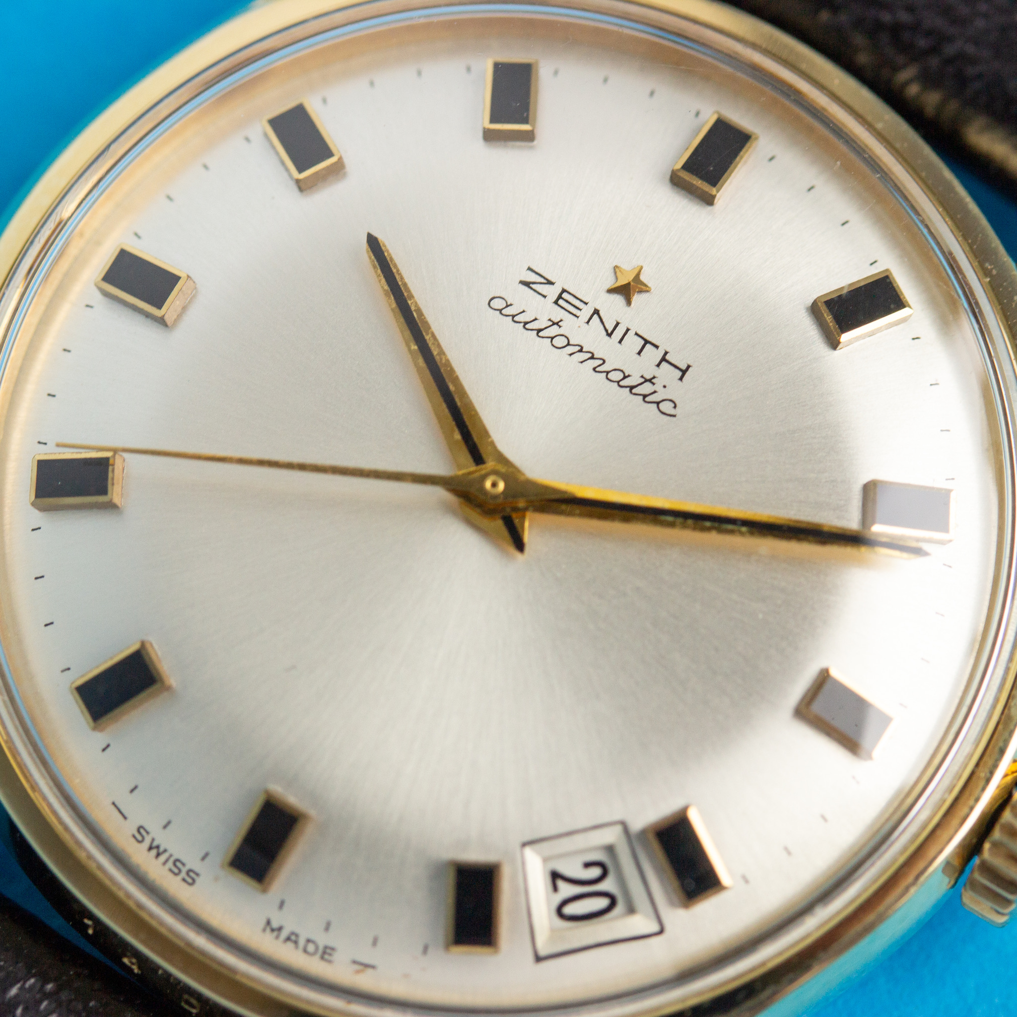 Zicht op Zenith Automatic date ref 140033 cal 2542 PC