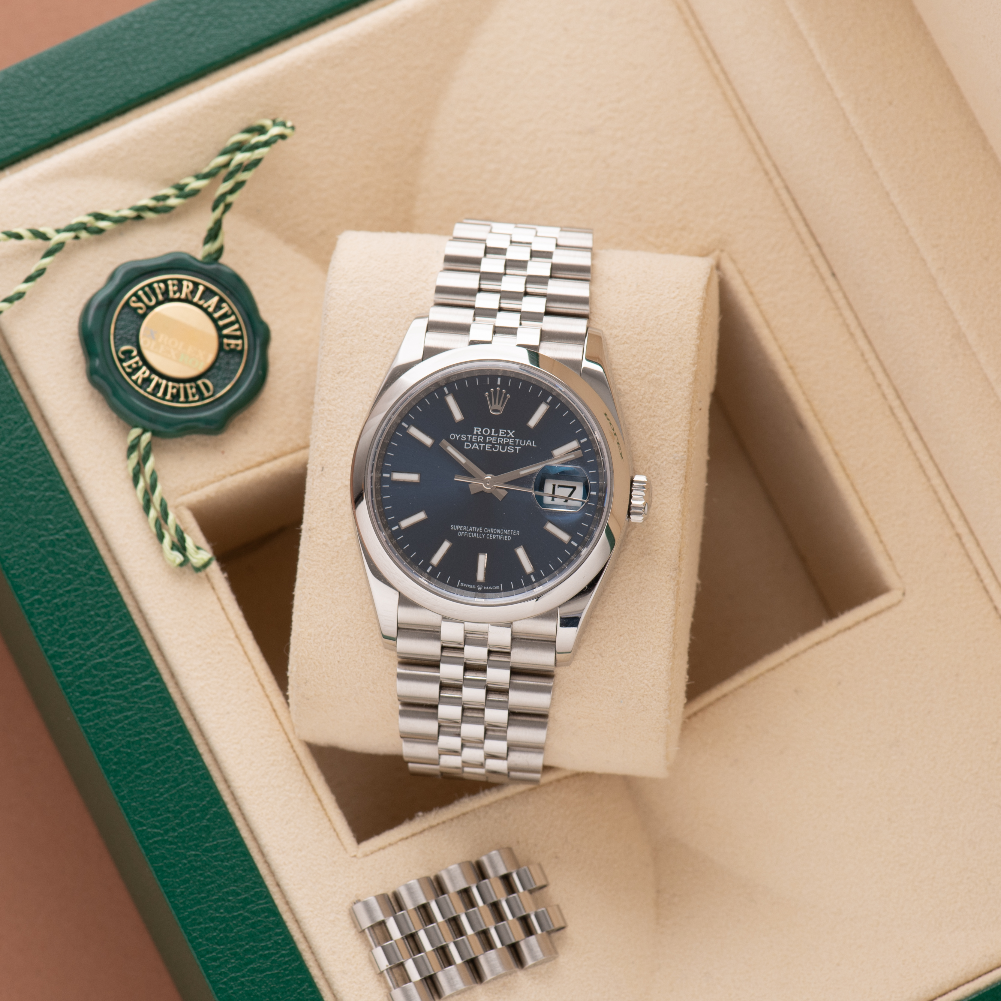 Vue de Rolex Datejust Blue dial réf 126200 from 2020 Full set